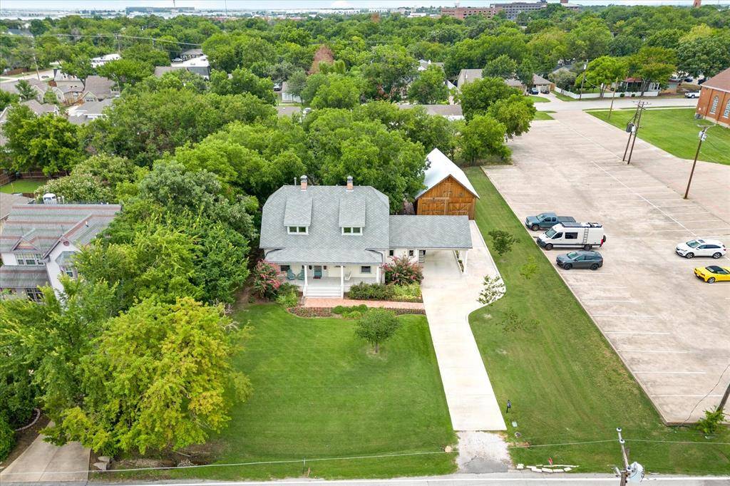 Grapevine, TX 76051,404 E Wall Street