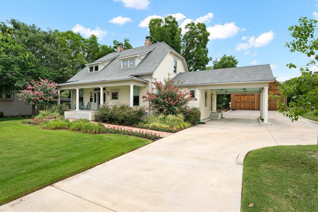 Grapevine, TX 76051,404 E Wall Street