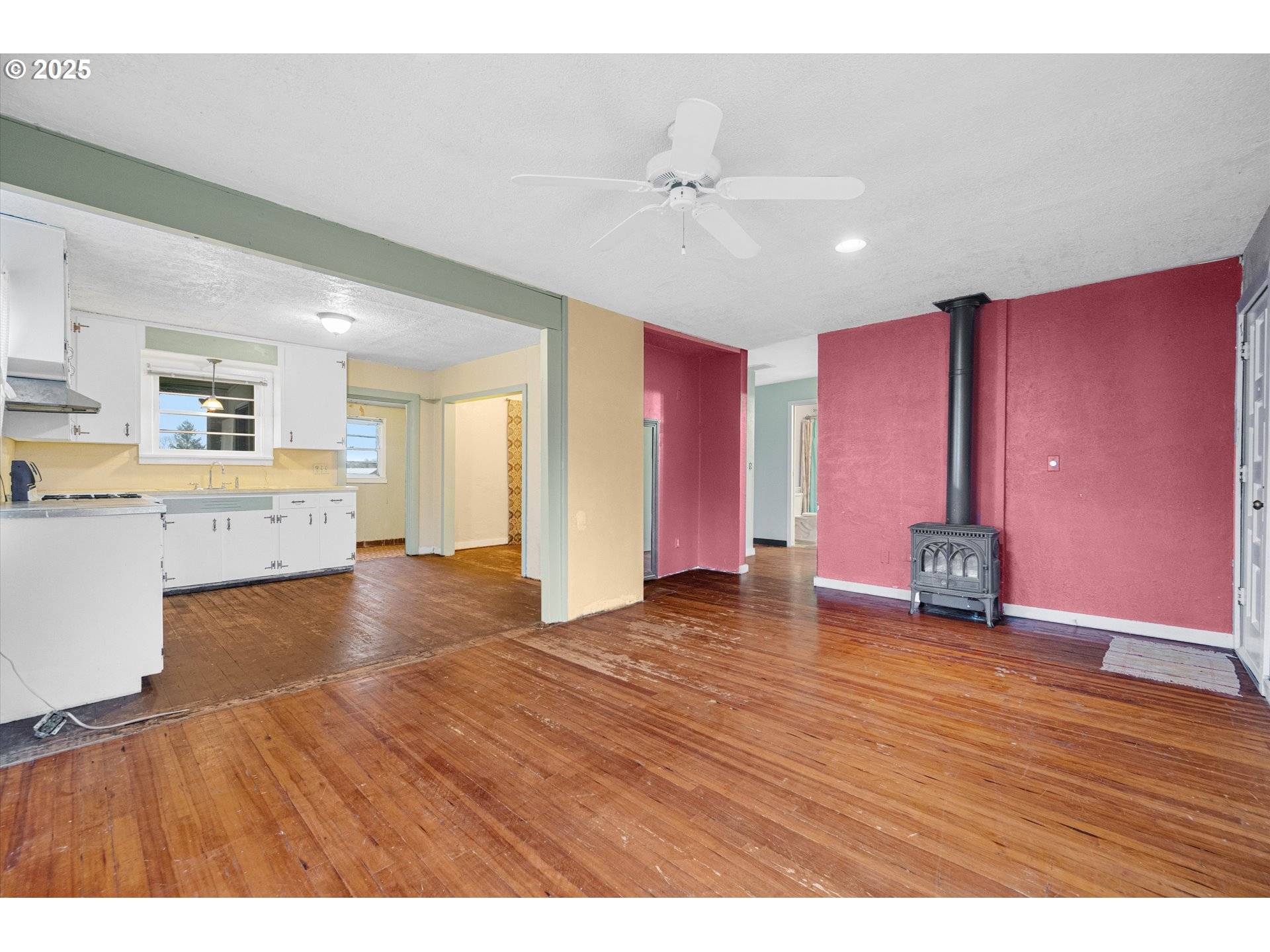 Dallas, OR 97338,948 SW MAPLE ST