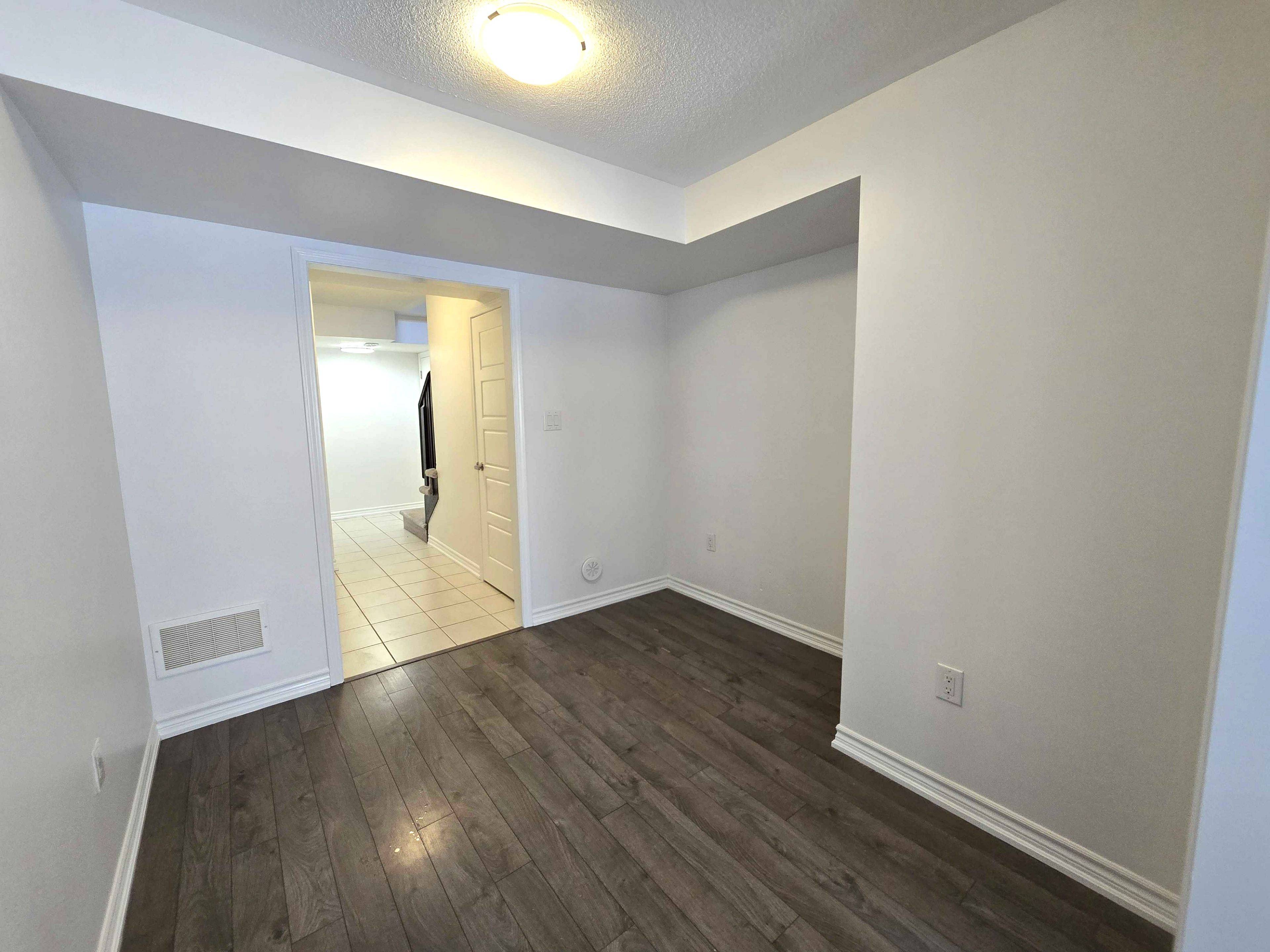 Milton, ON L9T 7E7,518 Buckeye CT