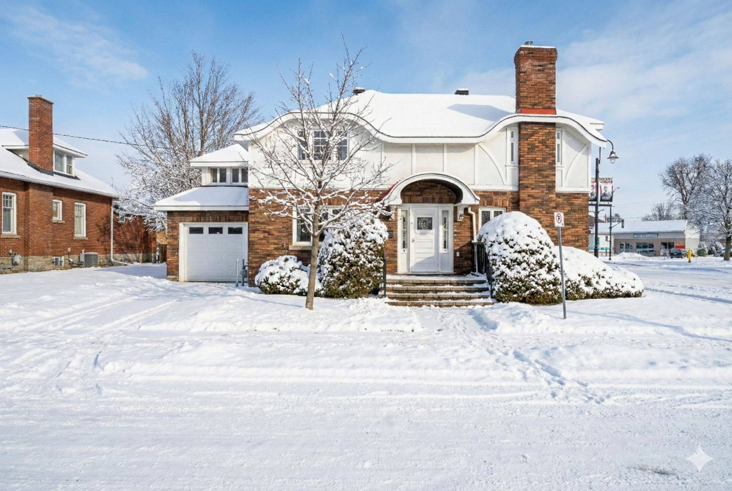 Smiths Falls, ON K7A 1R3,2 Gladstone AVE