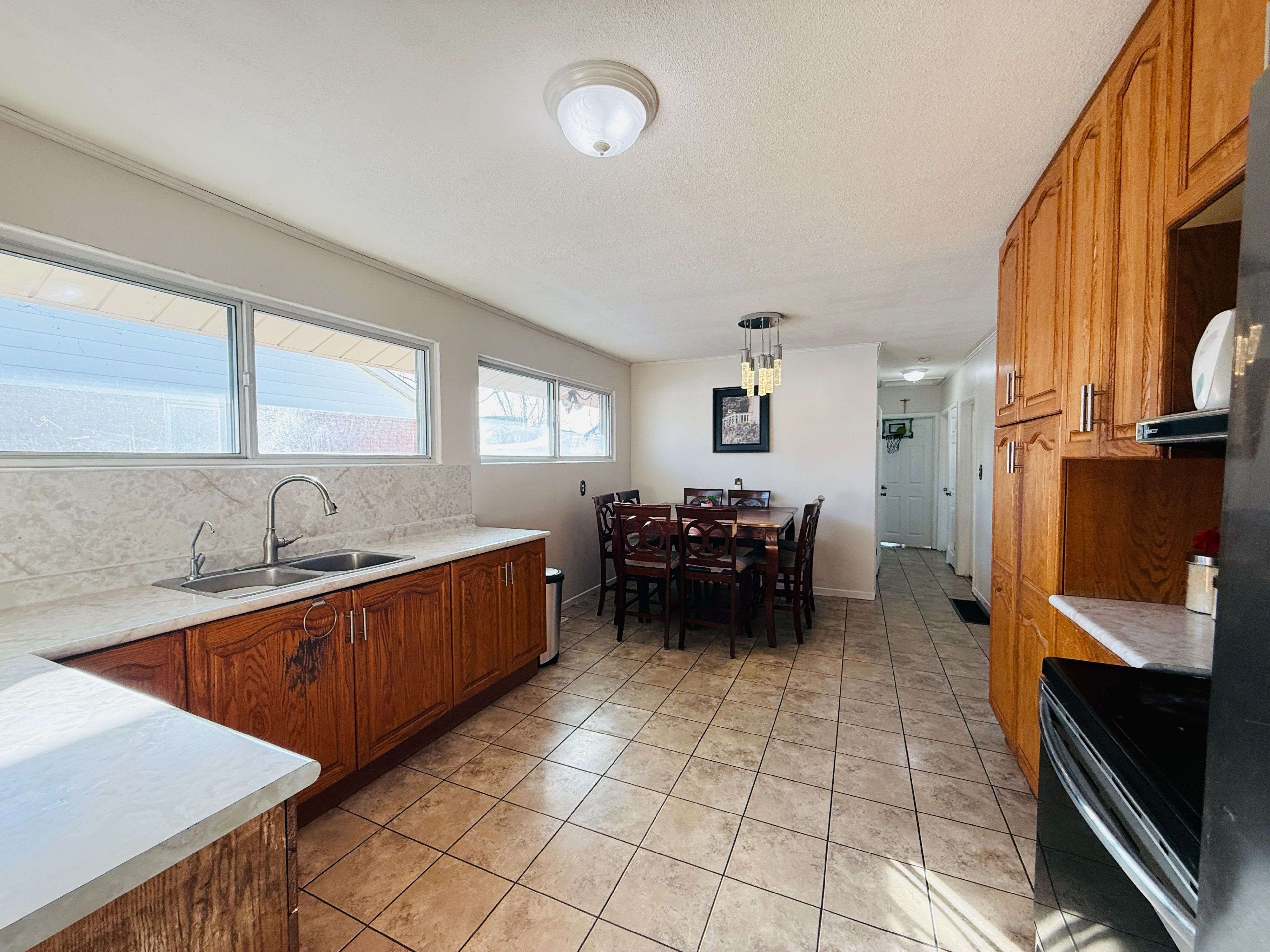 Hamilton, ON L8V 2G7,22 Gildea ST