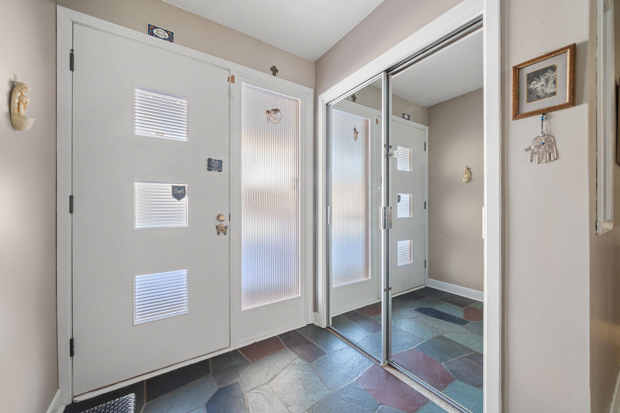 Belleville, ON K8N 1Y4,9 Sunset DR