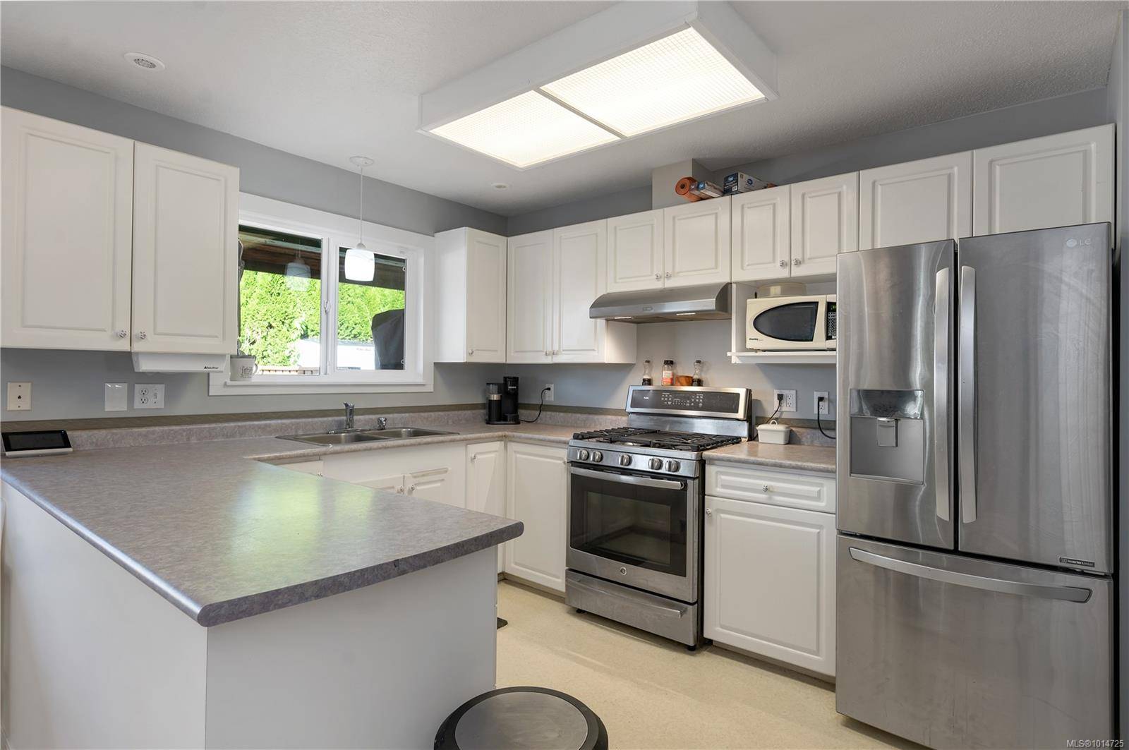 Campbell River, BC V9W 3E2,919 HEMLOCK St