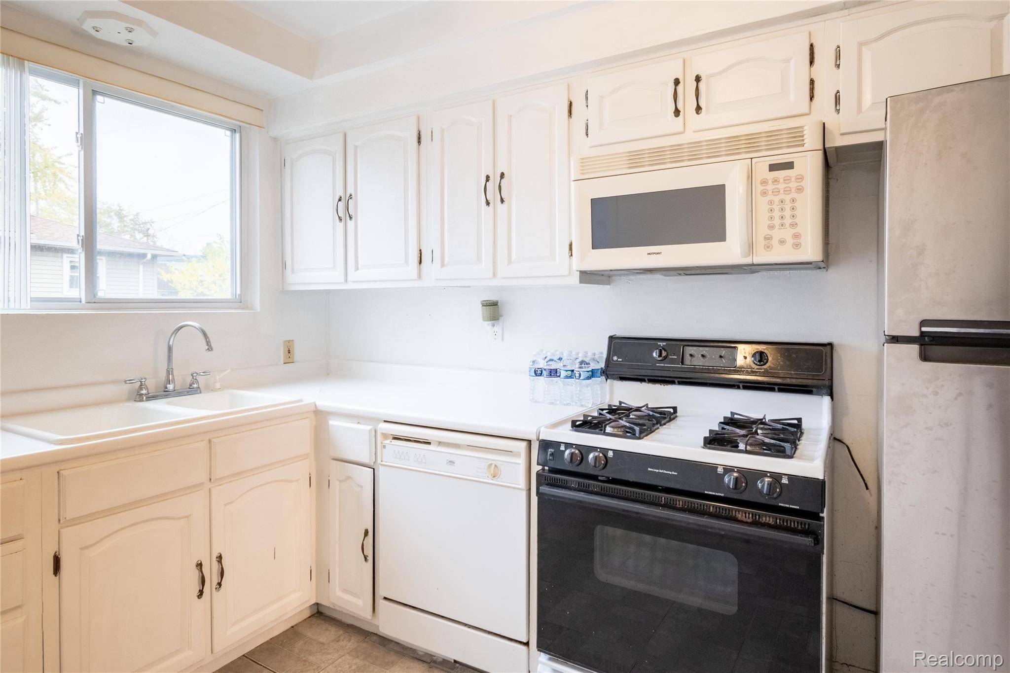 Pontiac, MI 48341,331 Elizabeth Lake RD