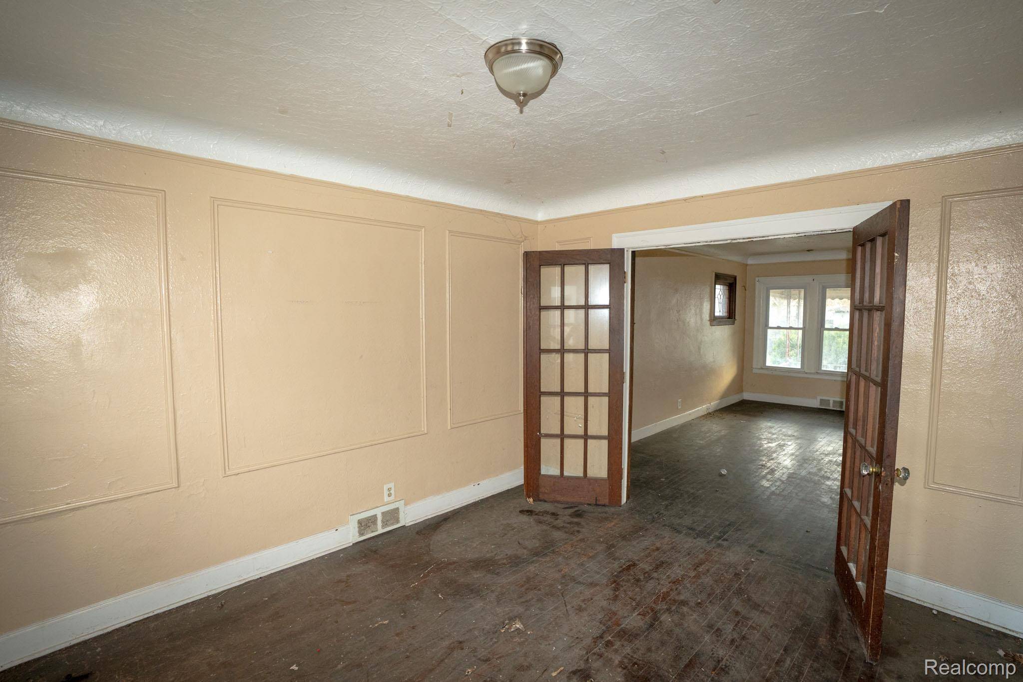 Detroit, MI 48205,14827 Fairmount DR