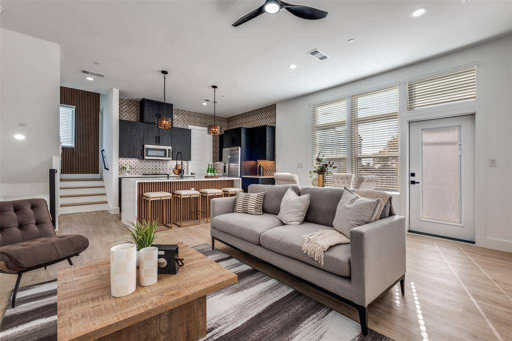 Dallas, TX 75208,723 W 10th Street #105