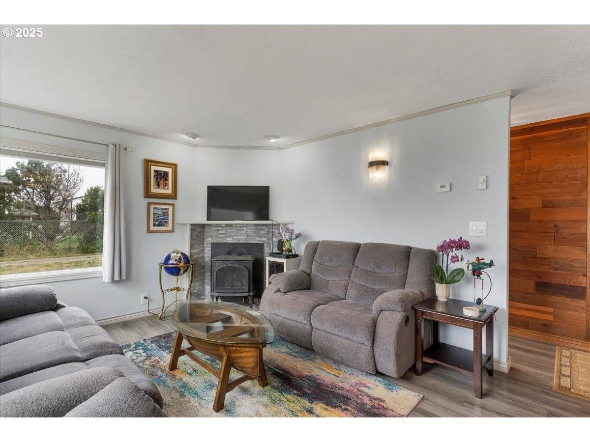 Depoe Bay, OR 97341,60 RAVEN LN