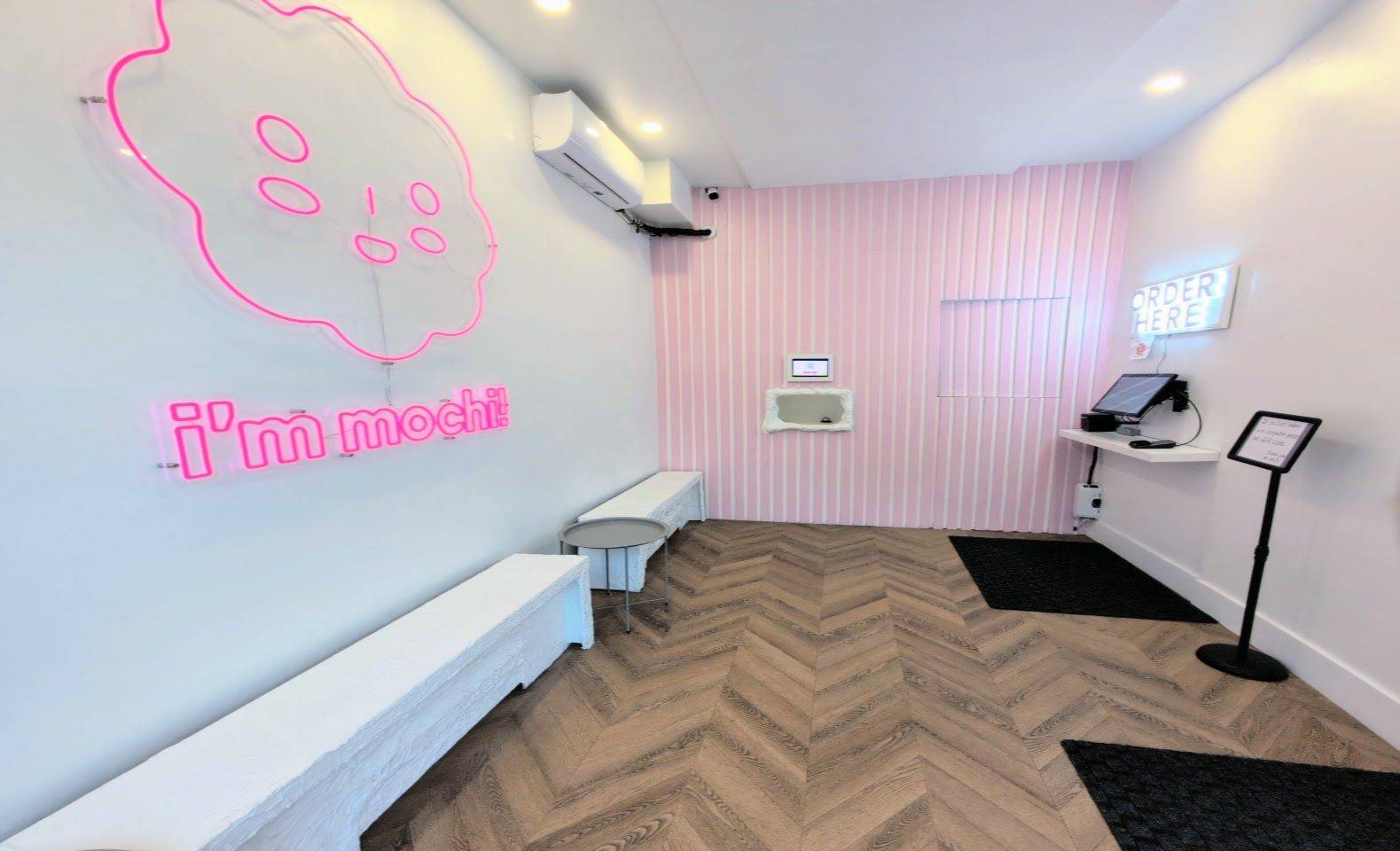 Toronto C01, ON M6J 1E6,677 Queen St ST W