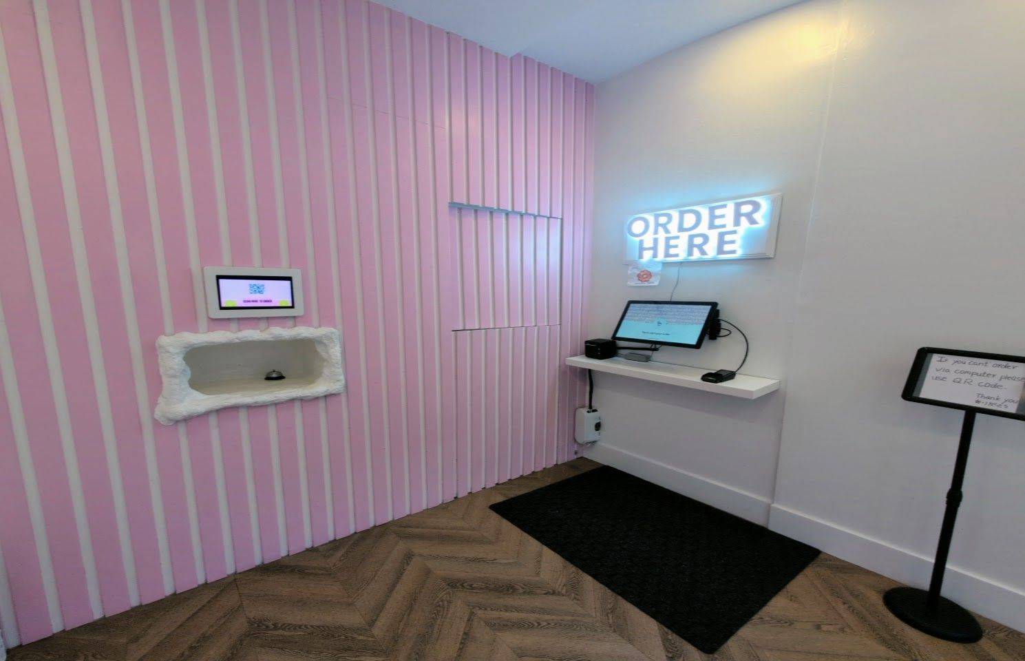 Toronto C01, ON M6J 1E6,677 Queen St ST W