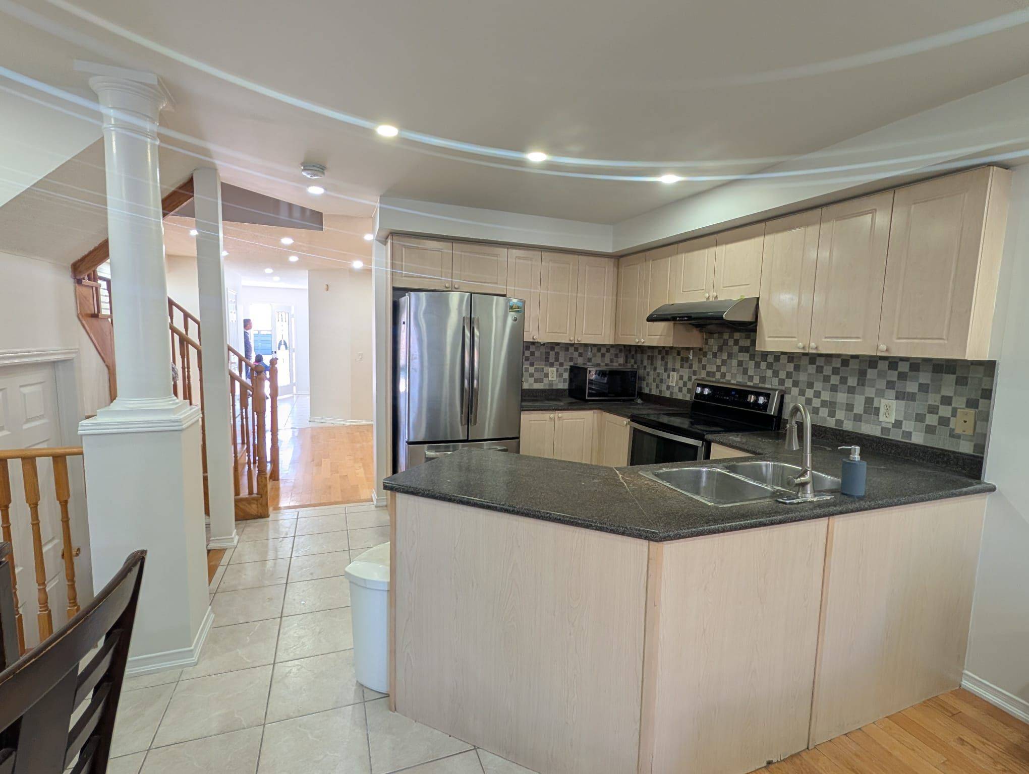 Mississauga, ON L5W 1V9,555 Garden WALK #Upper