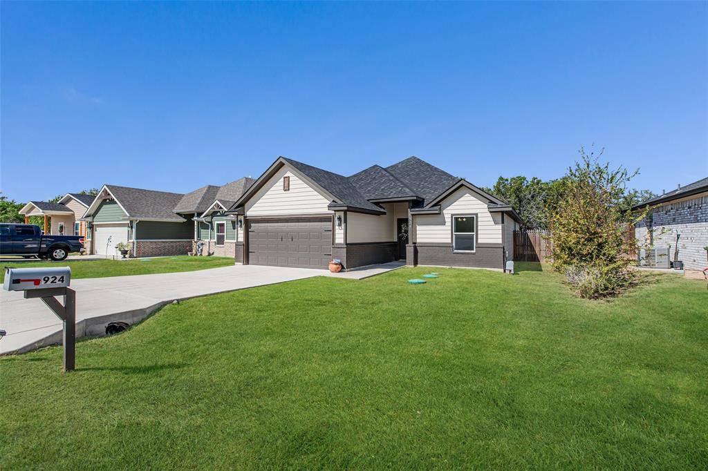 Granbury, TX 76048,924 Colorado River Drive