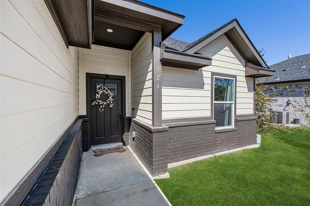 Granbury, TX 76048,924 Colorado River Drive