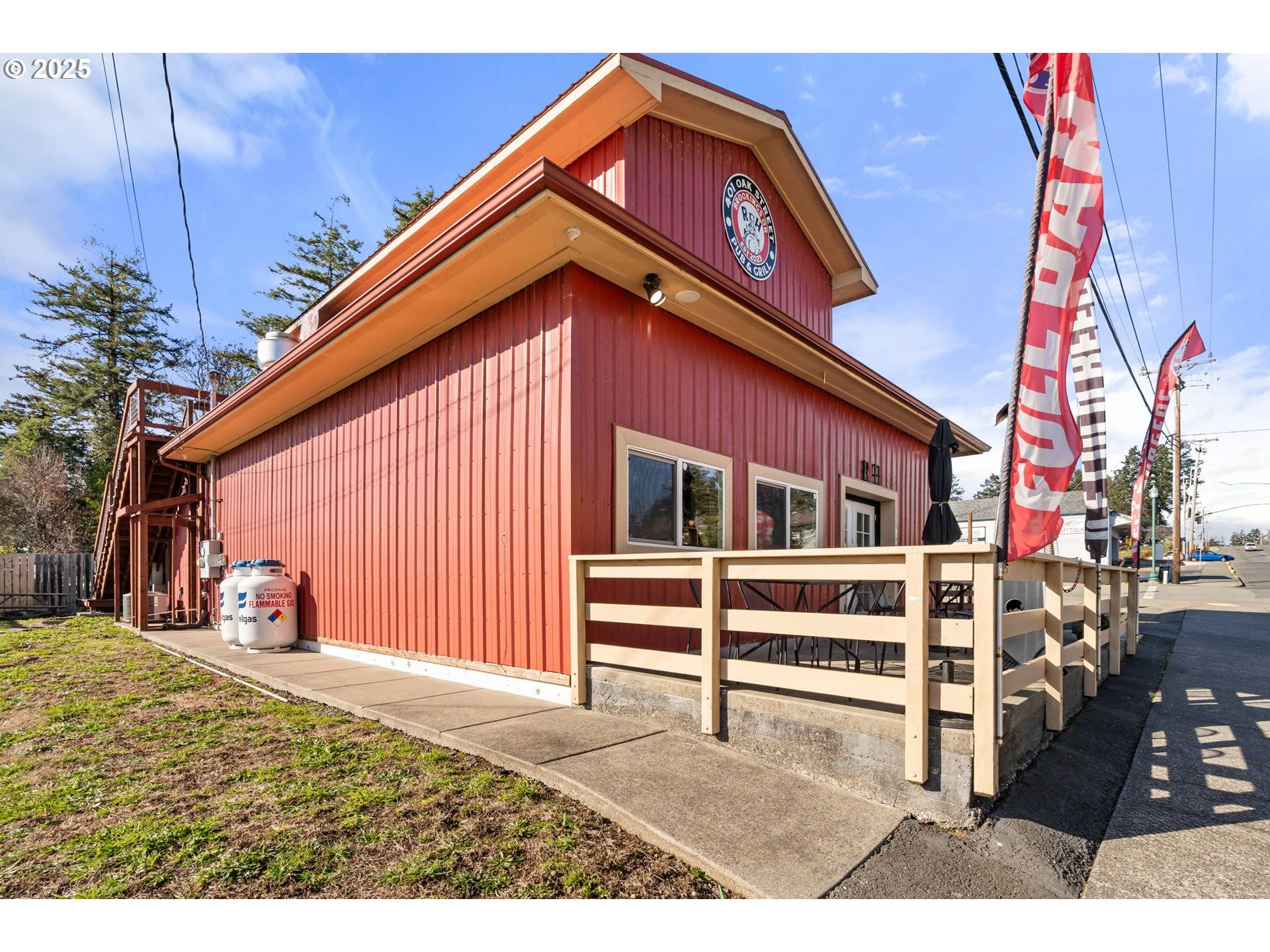 Brookings, OR 97415,401 OAK ST