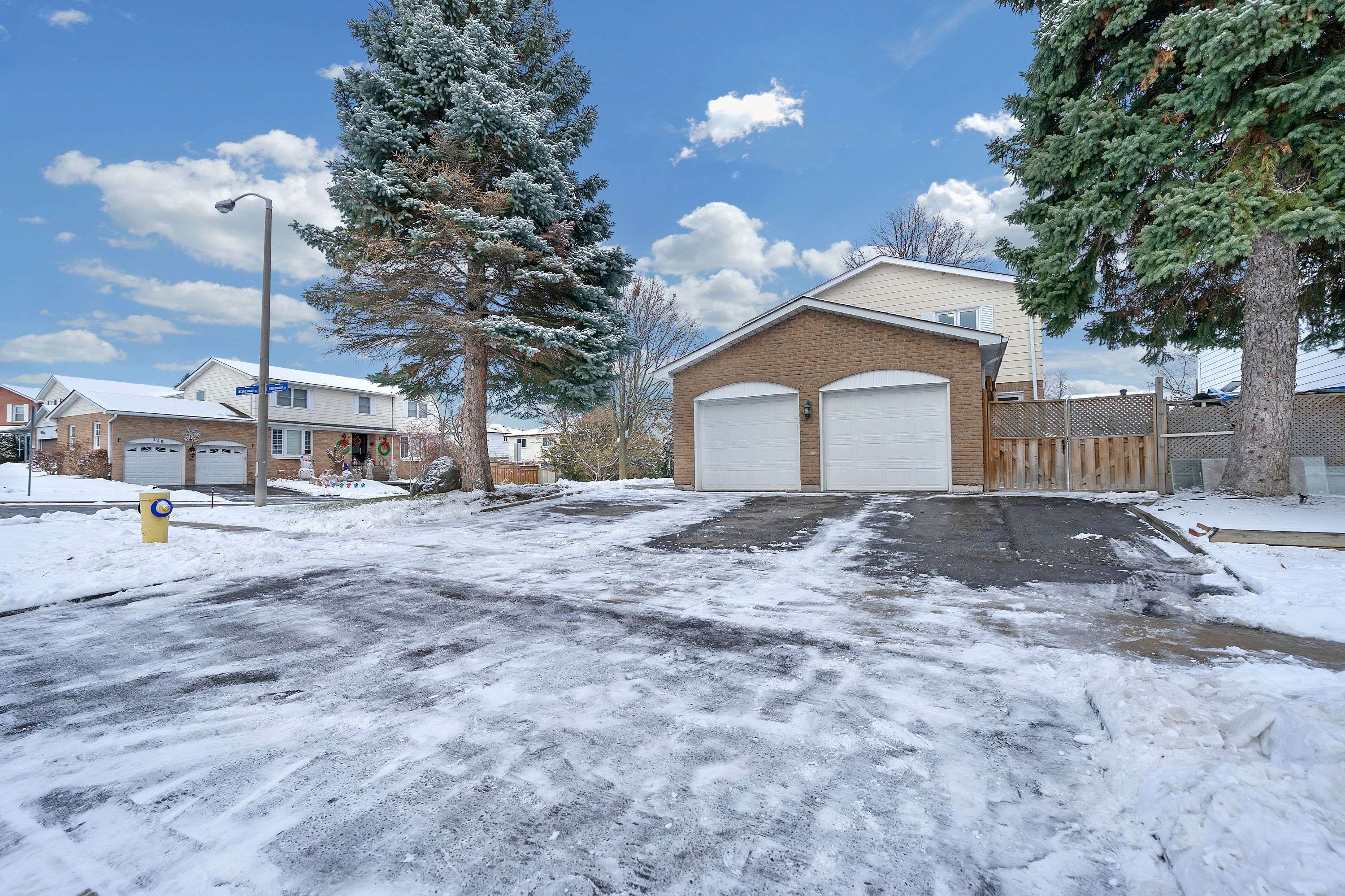 Toronto E07, ON M1S 4H6,2 Statesman SQ