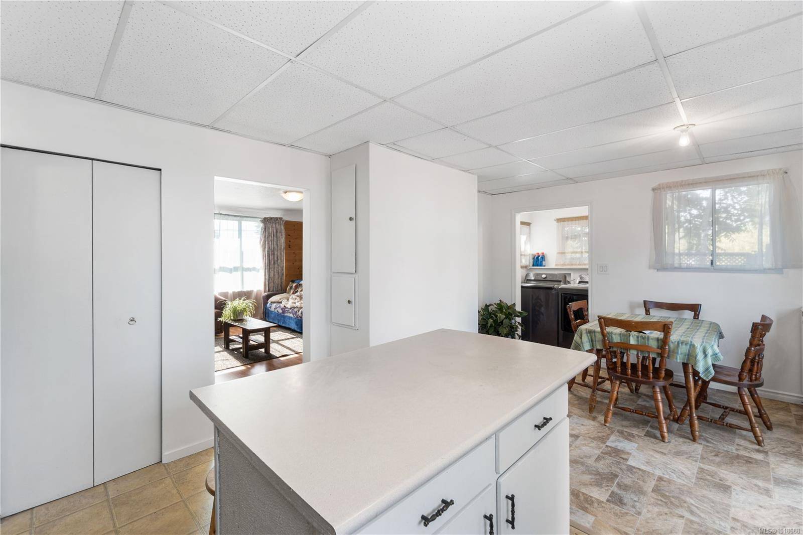 Nanaimo, BC V9R 3Y2,375 Bruce Ave