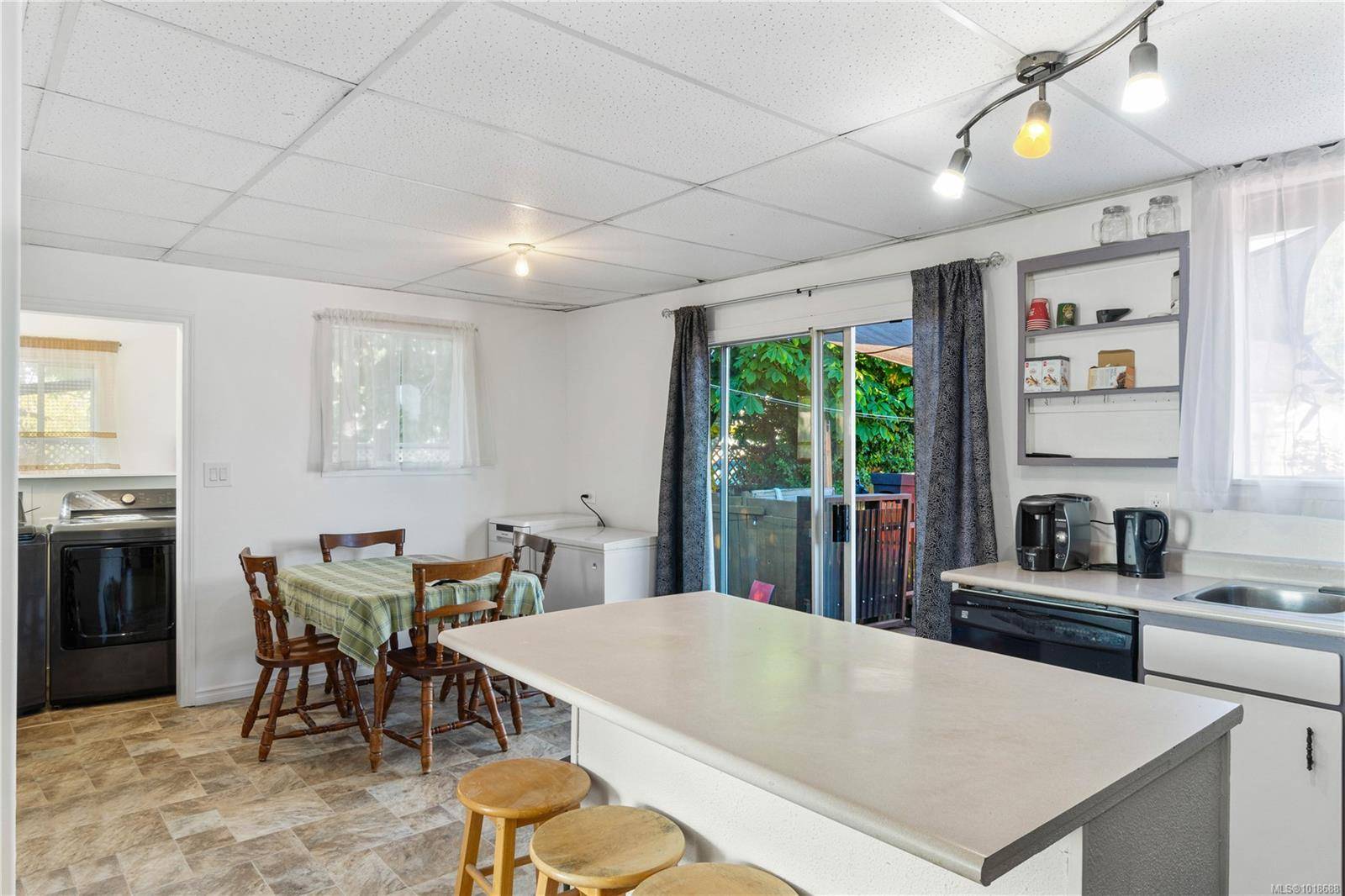 Nanaimo, BC V9R 3Y2,375 Bruce Ave