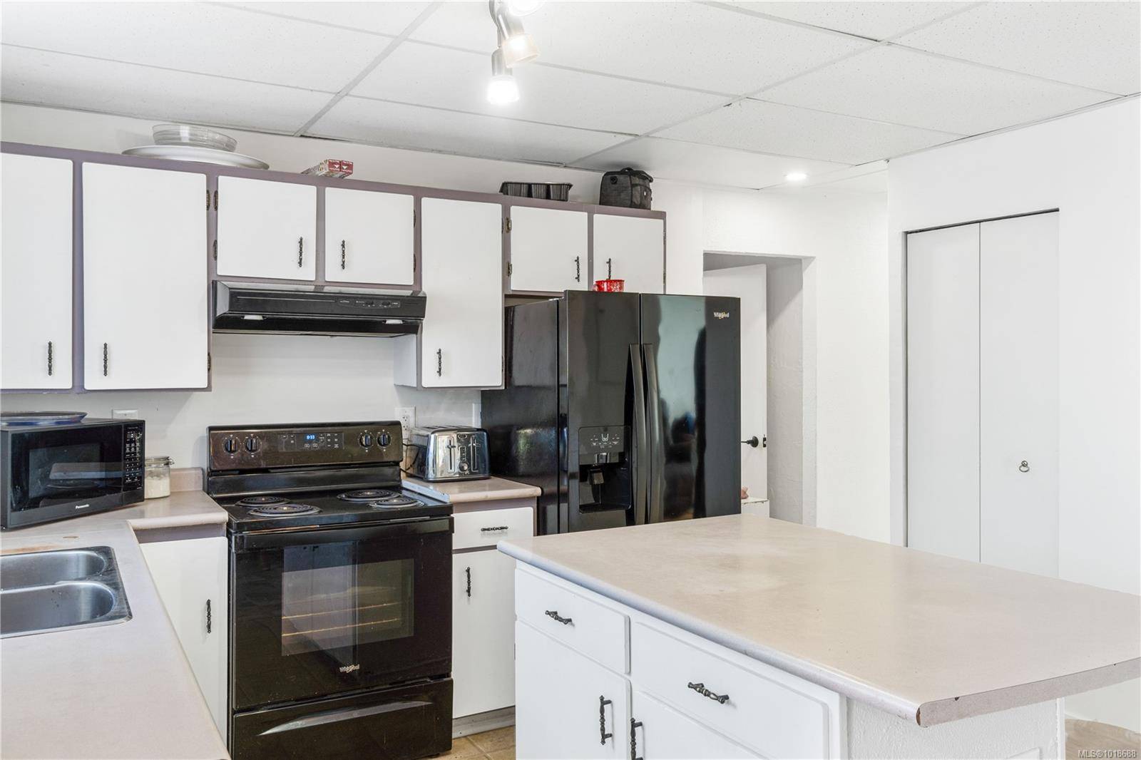 Nanaimo, BC V9R 3Y2,375 Bruce Ave