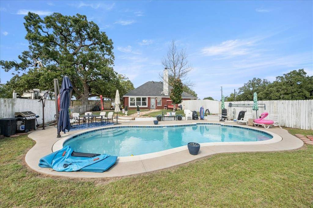 Bridgeport, TX 76426,697 County Road 1304