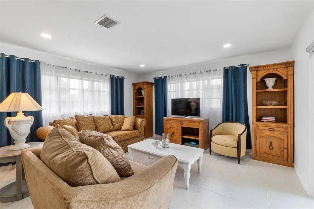 Pompano Beach, FL 33062,2270 SE 5th St