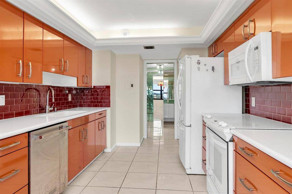 Lauderdale By The Sea, FL 33308,5000 N Ocean Blvd #1102