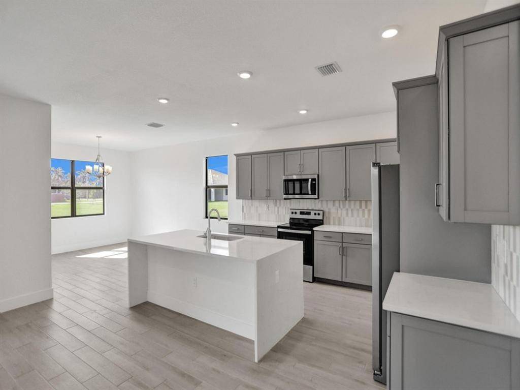 Homestead, FL 33031,15986 SW 277th St