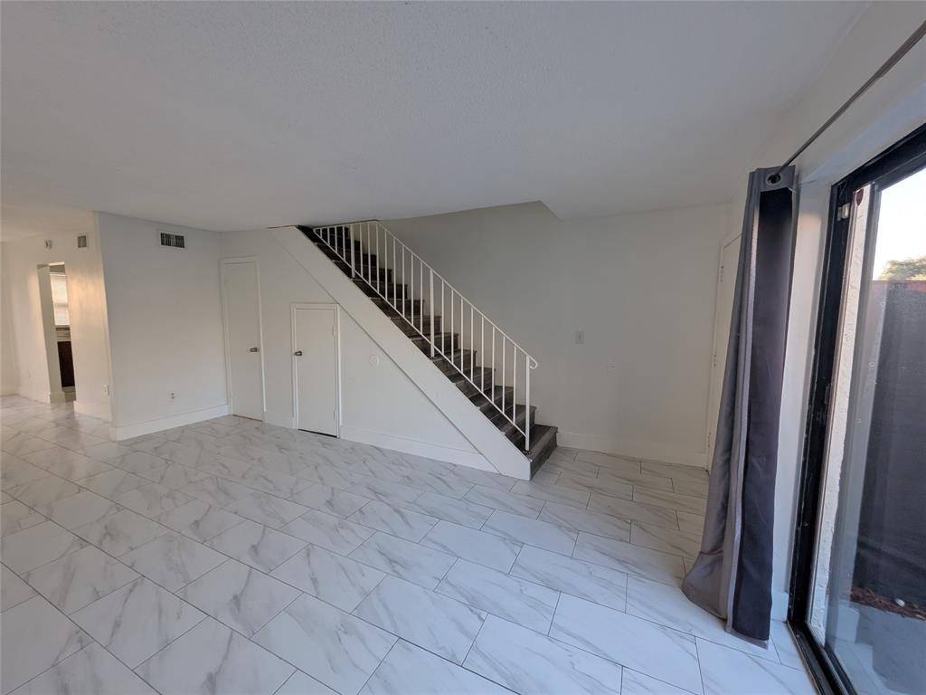 Fort Lauderdale, FL 33313,2456 NW 52nd Ave #2456