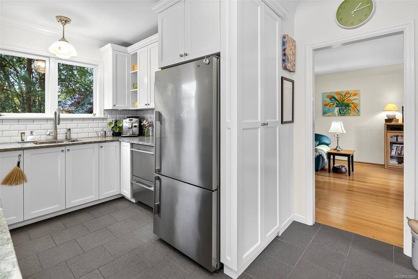 Victoria, BC V8S 3Y4,416 Richmond Ave