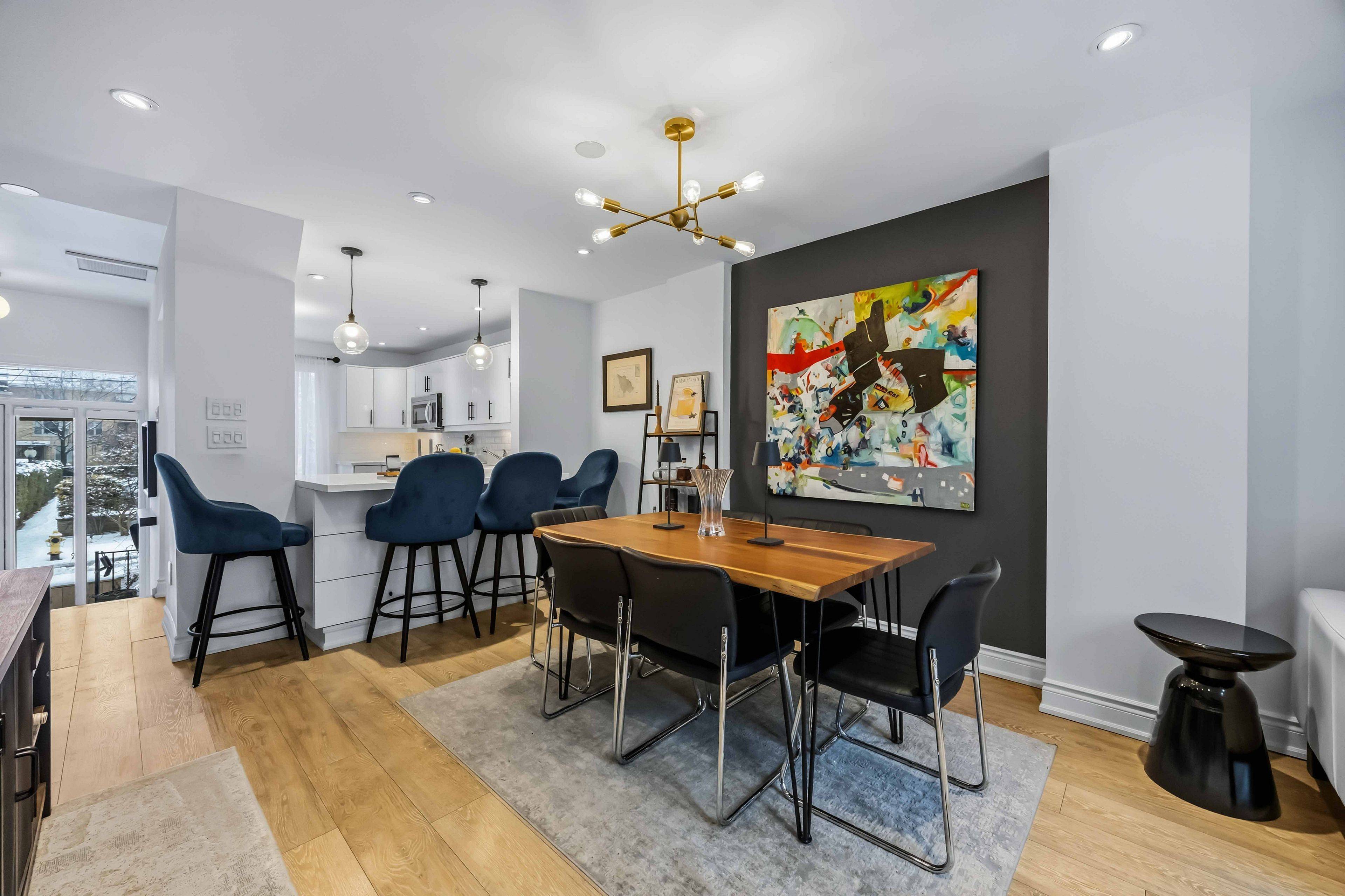 Toronto C03, ON M4R 1E1,121 Montgomery AVE