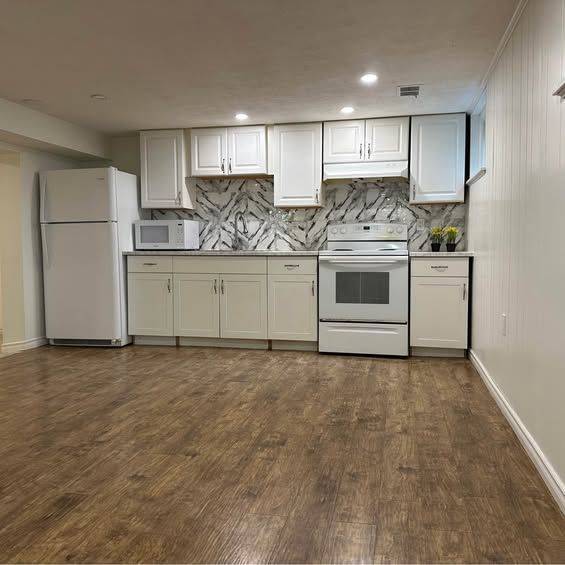 Toronto E09, ON M1G 2X4,9 Hoshlega DR #Basement