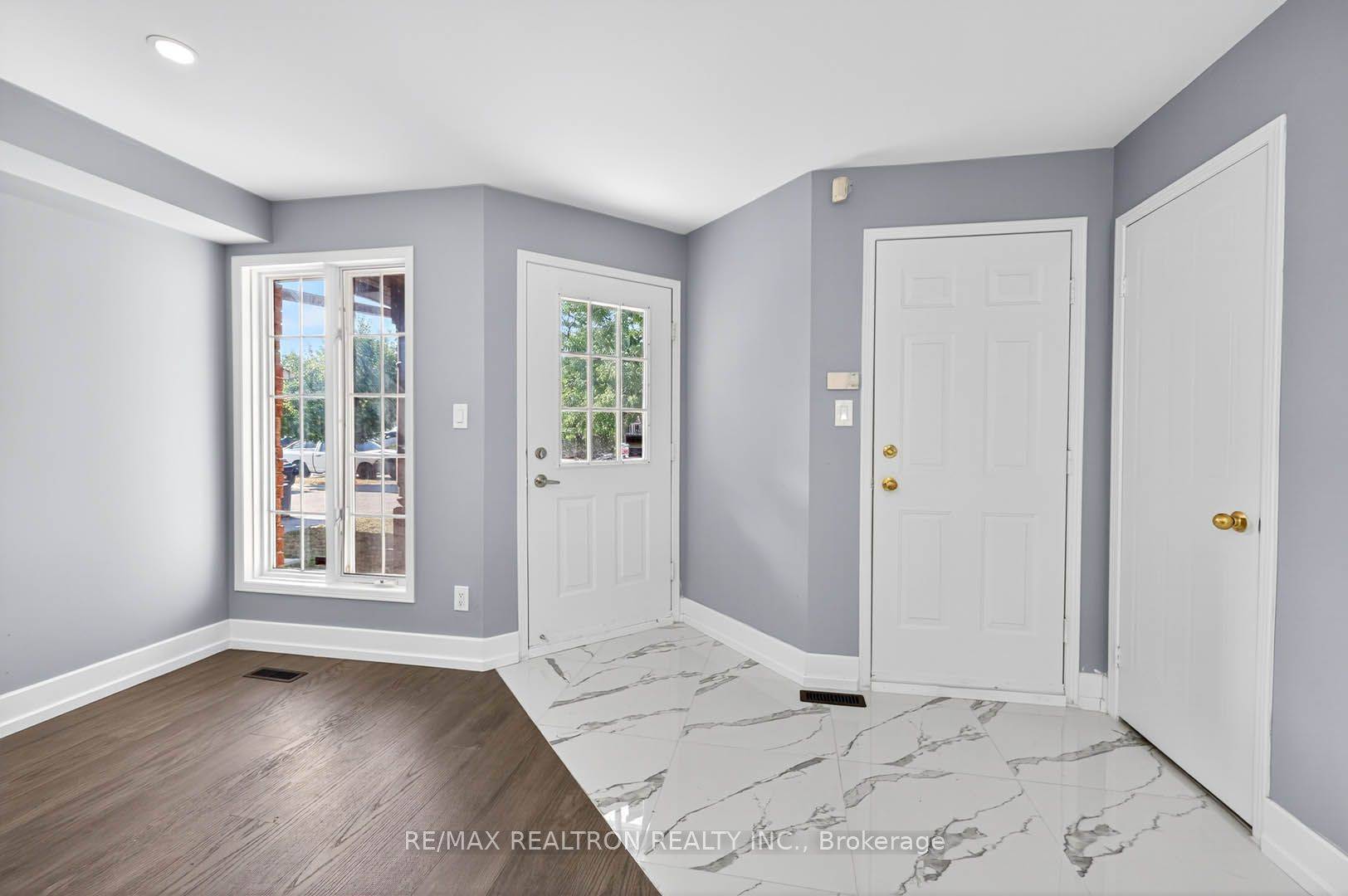 Toronto E11, ON M1B 2C7,17 Lenthall AVE