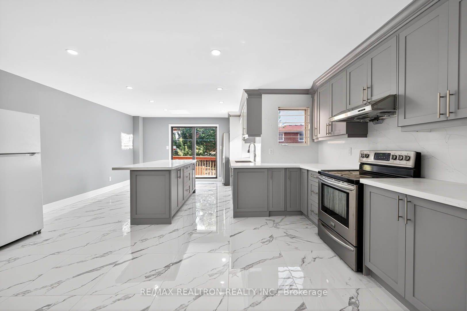 Toronto E11, ON M1B 2C7,17 Lenthall AVE