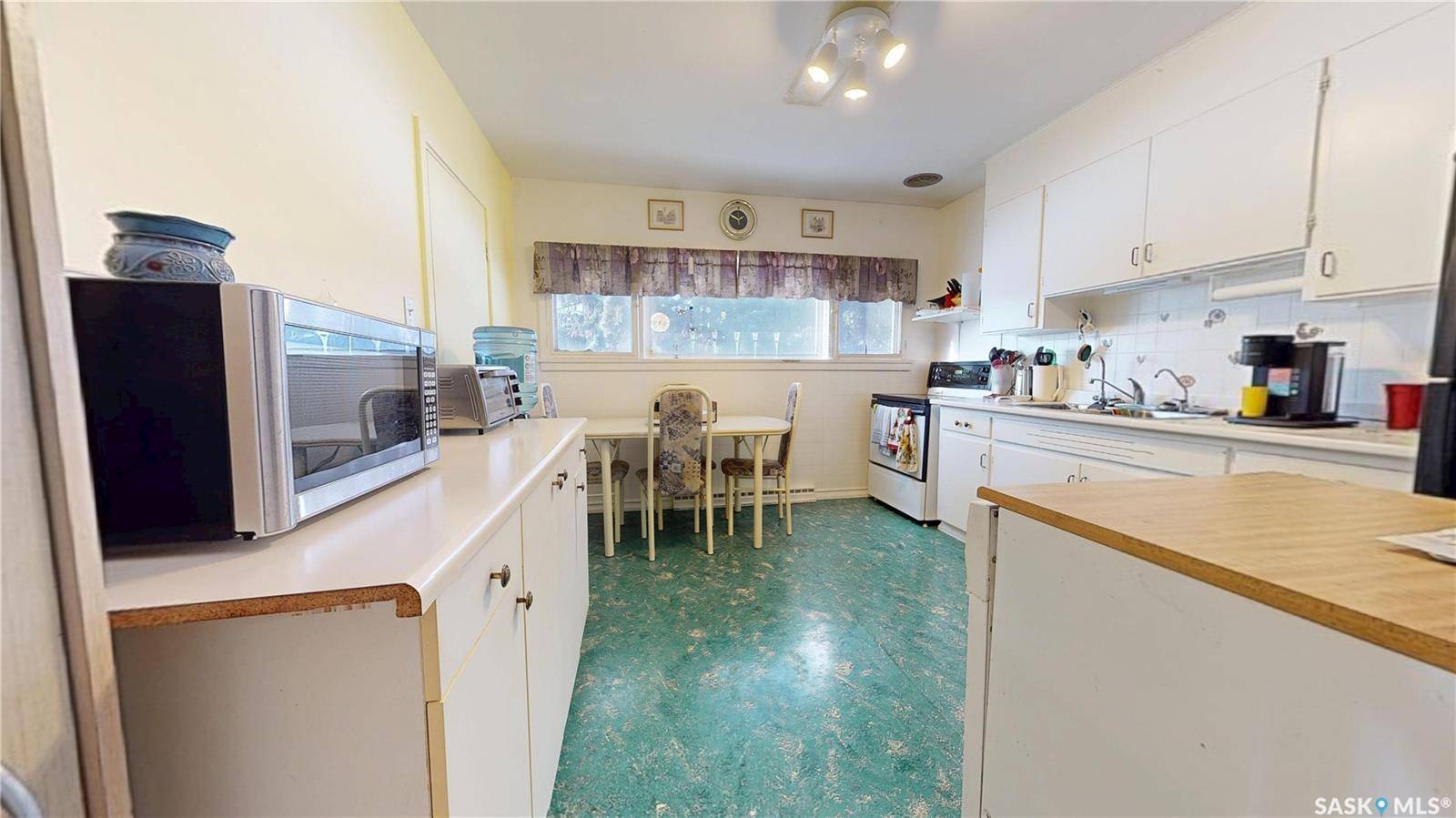 Fox Valley, SK S0N 0V0,135-145 3rd STREET E #E