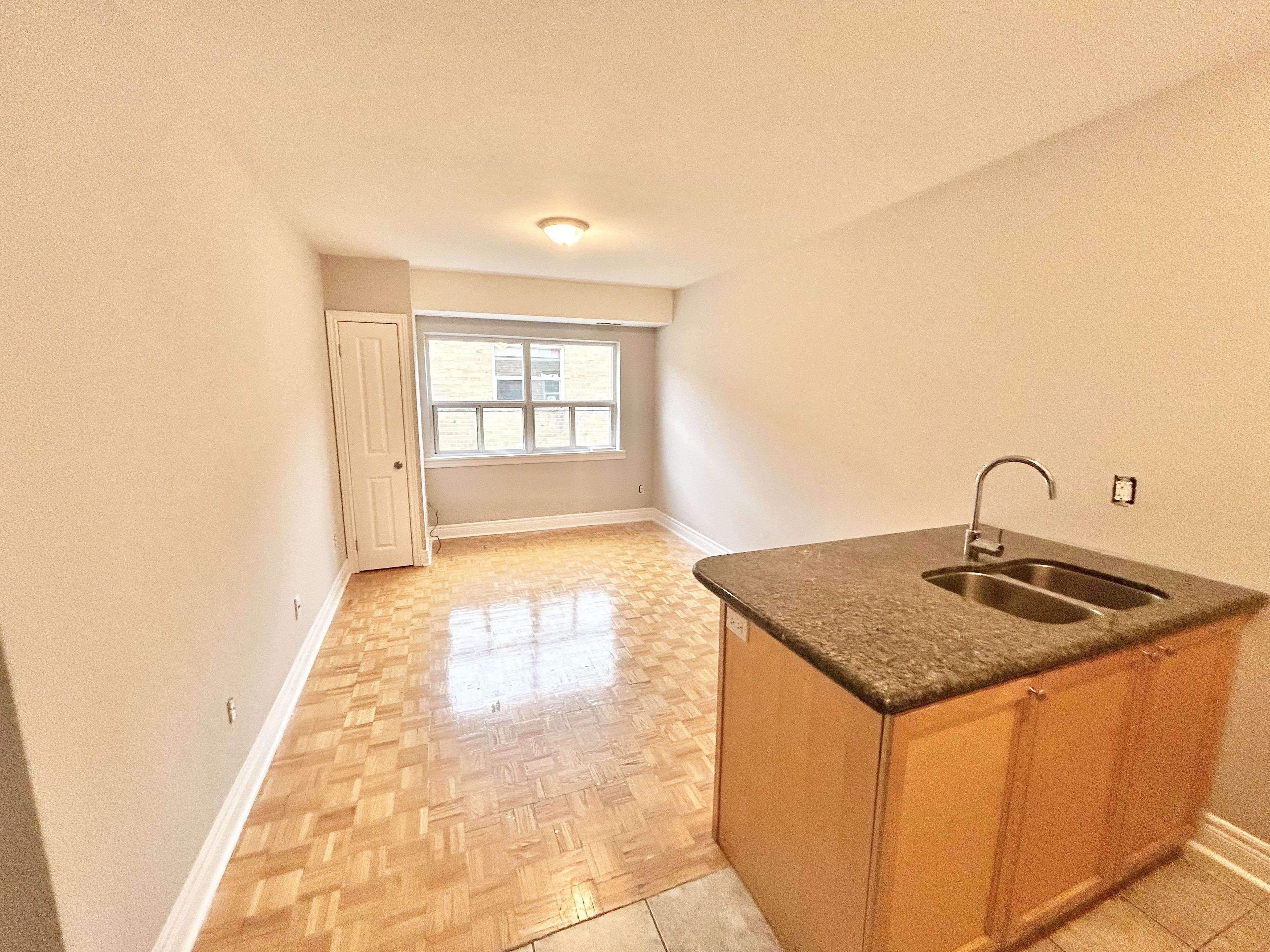 Toronto W06, ON M8W 3G7,11 Thirty Third ST #304