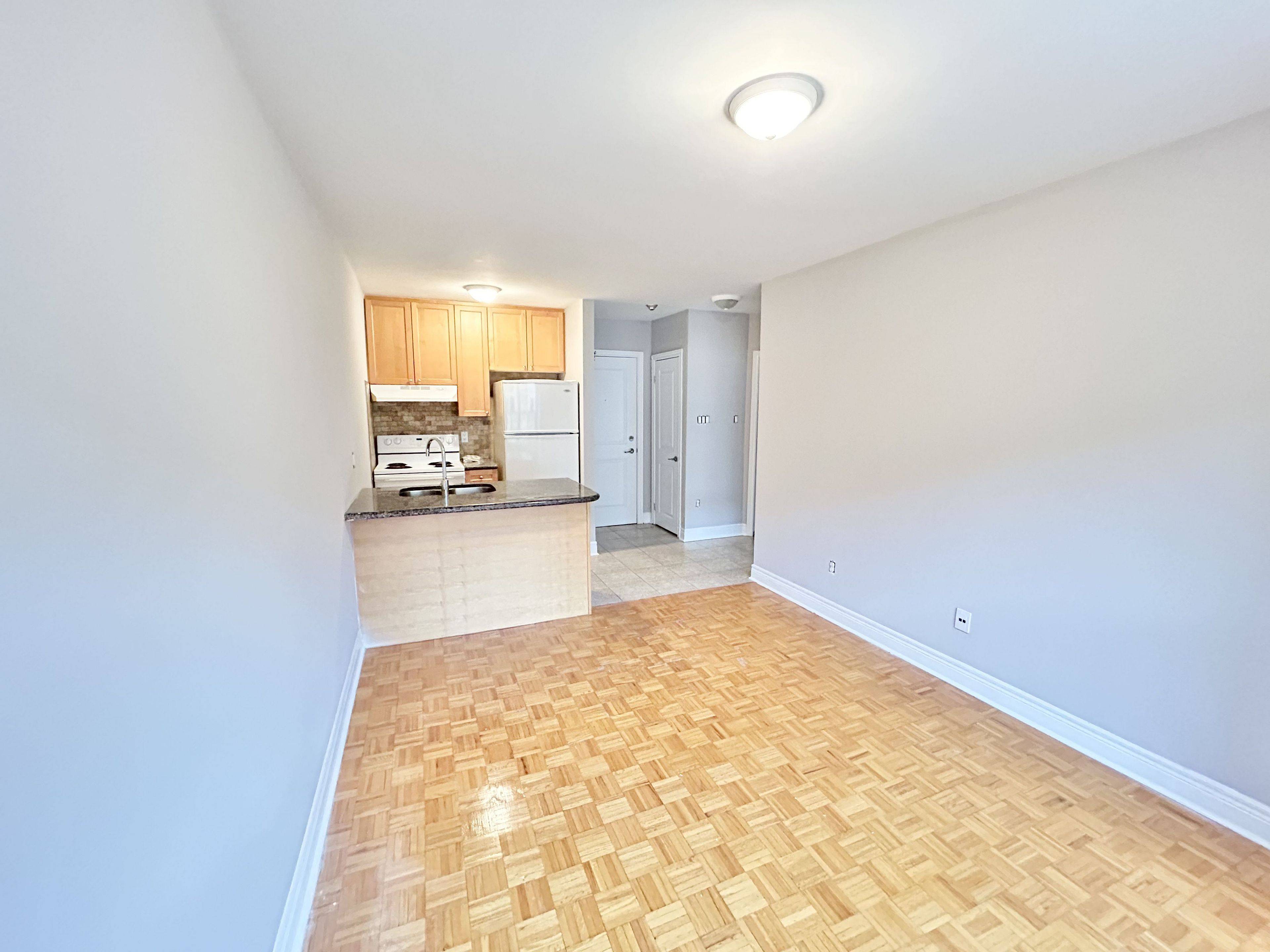 Toronto W06, ON M8W 3G7,11 Thirty Third ST #304