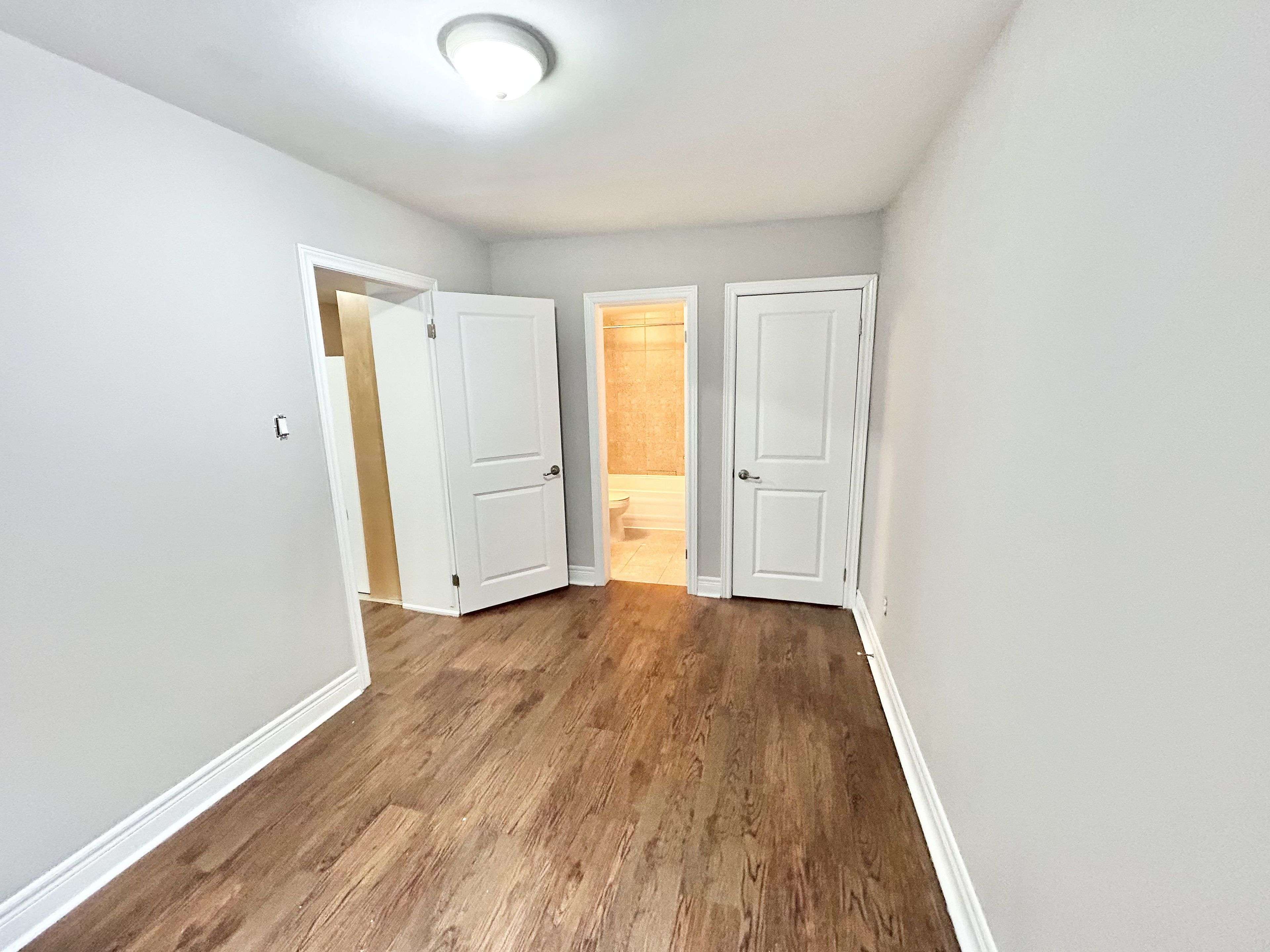 Toronto W06, ON M8W 3G7,15 Thirty Third ST #110