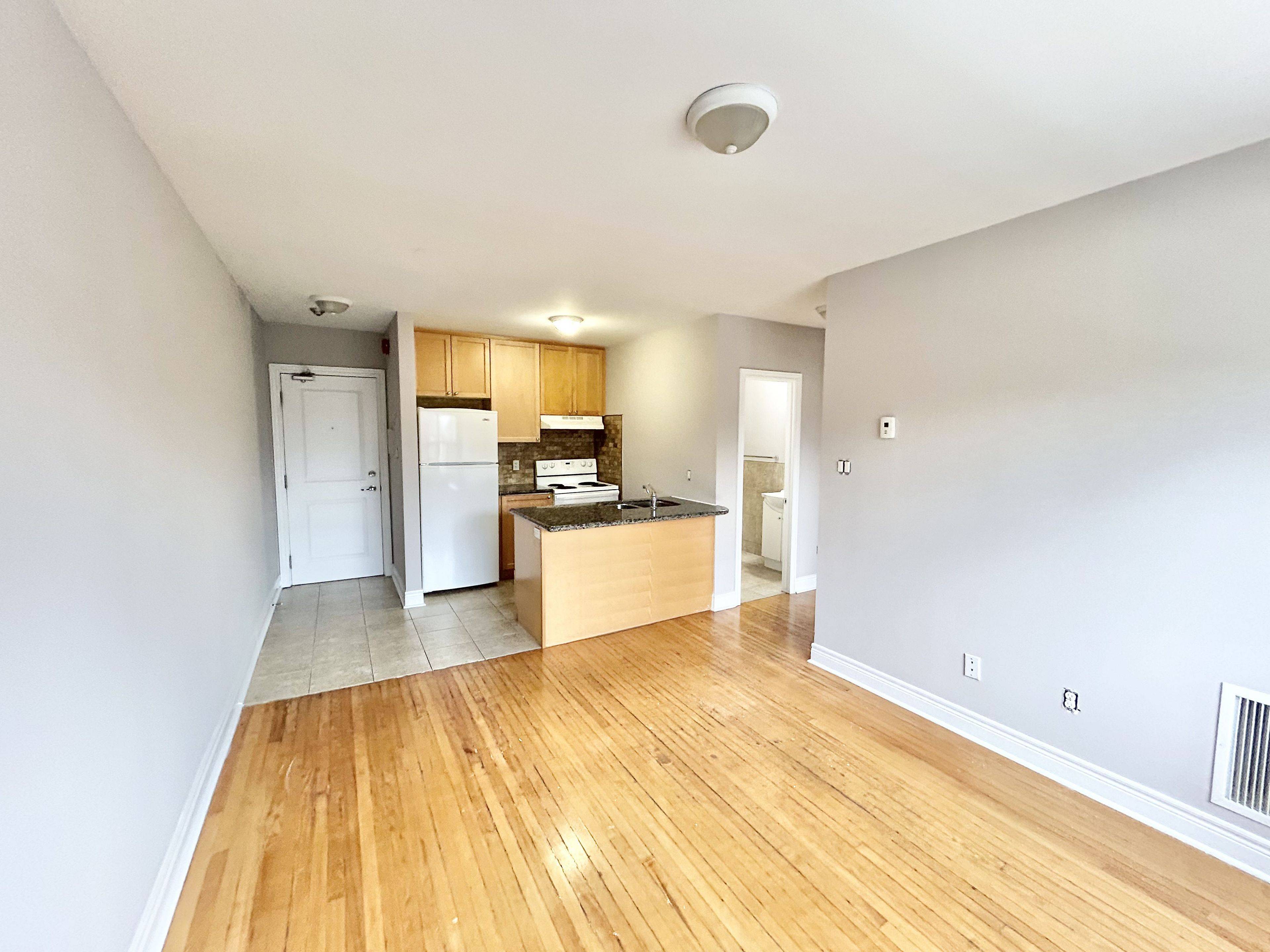 Toronto W06, ON M8W 3G7,15 Thirty Third ST #301