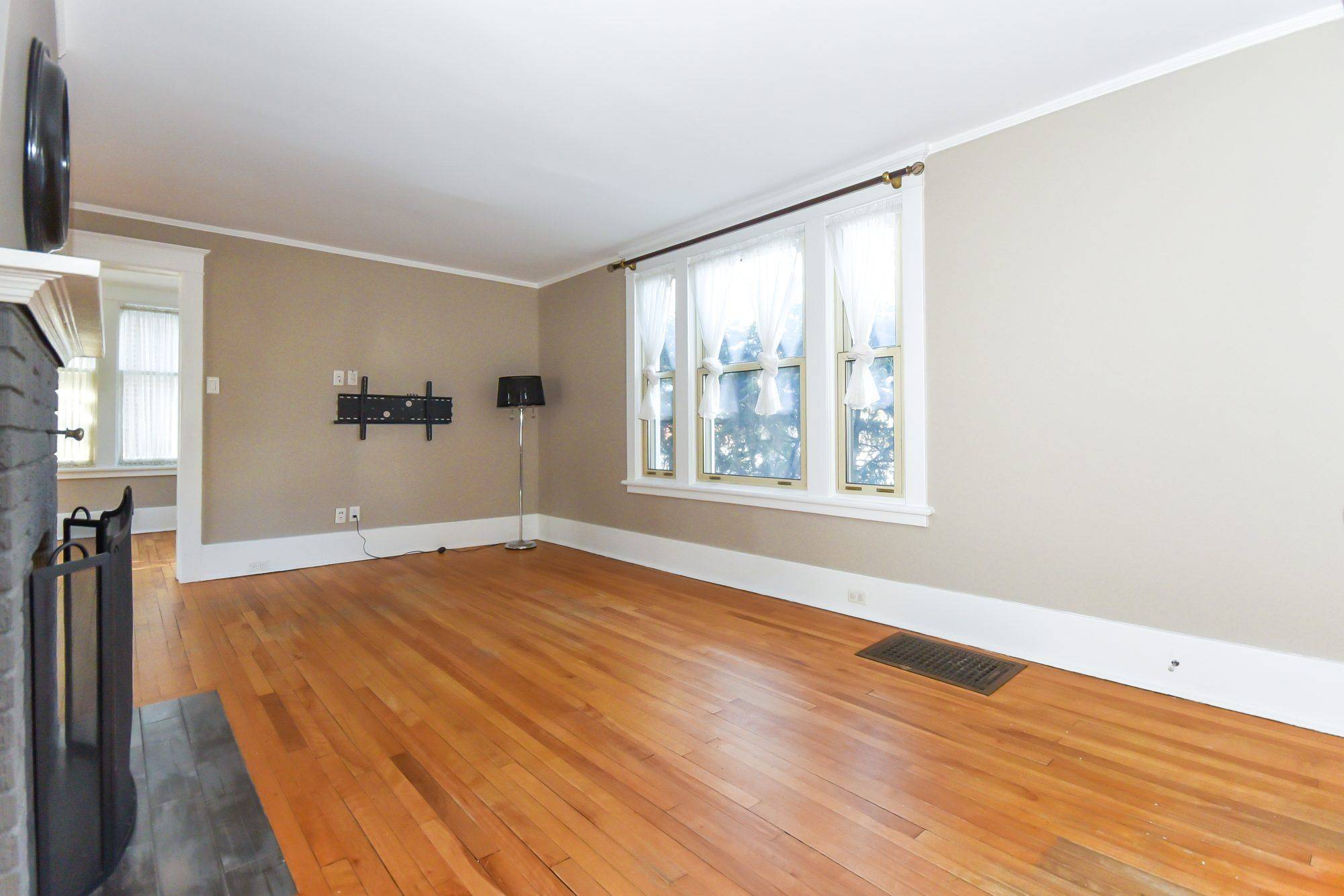 Glebe - Ottawa East And Area, ON K1S 2V8,142 Broadway AVE