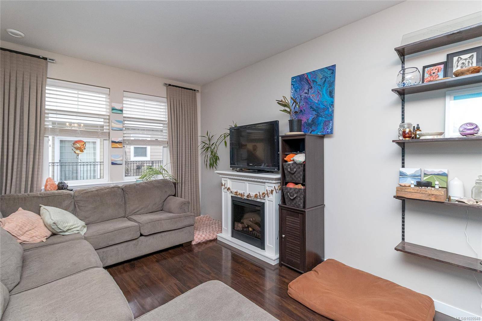 Nanaimo, BC V9R 5A6,50 Mill St #111