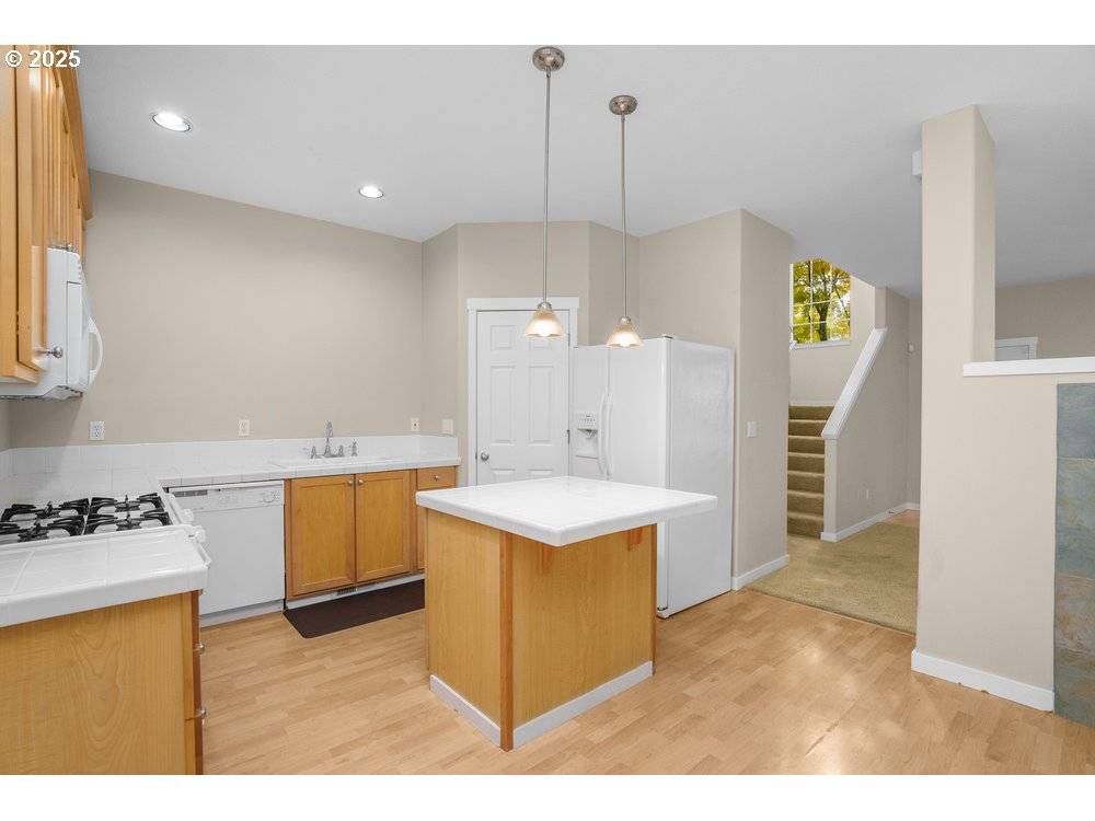 Portland, OR 97211,515 NE SUTTLE RD