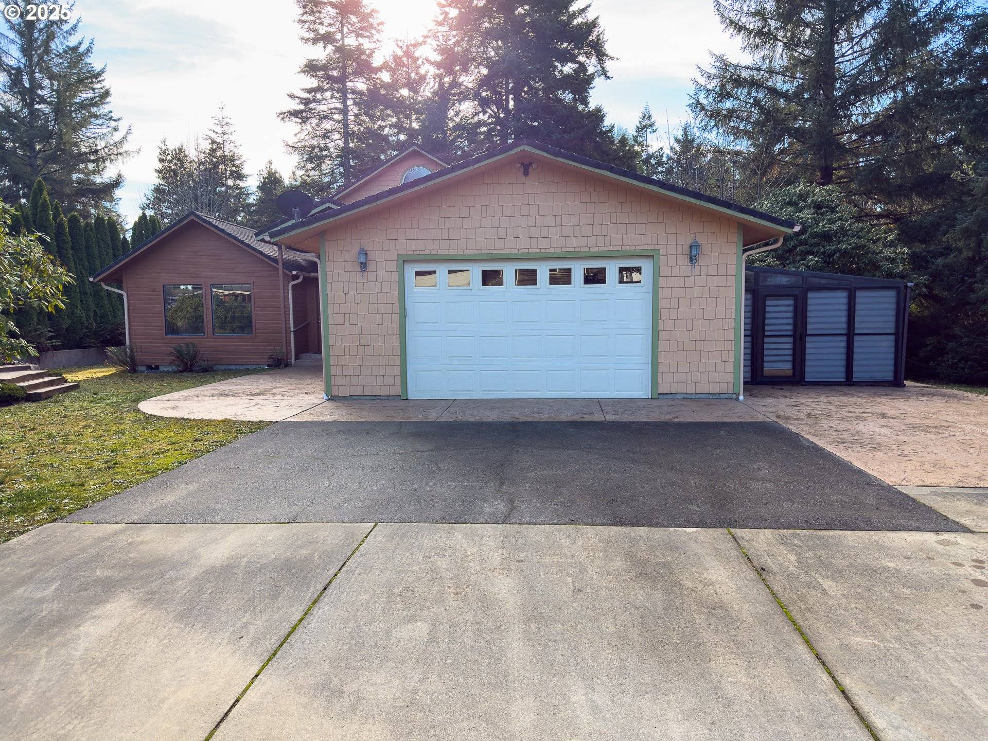 Bandon, OR 97411,1108 6TH ST SE