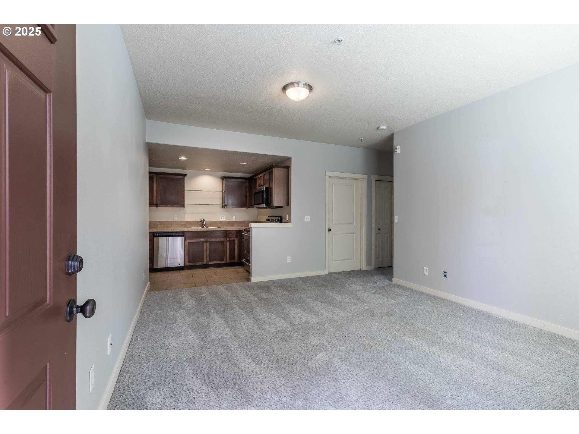 Hillsboro, OR 97006,654 NE GARSWOOD LN