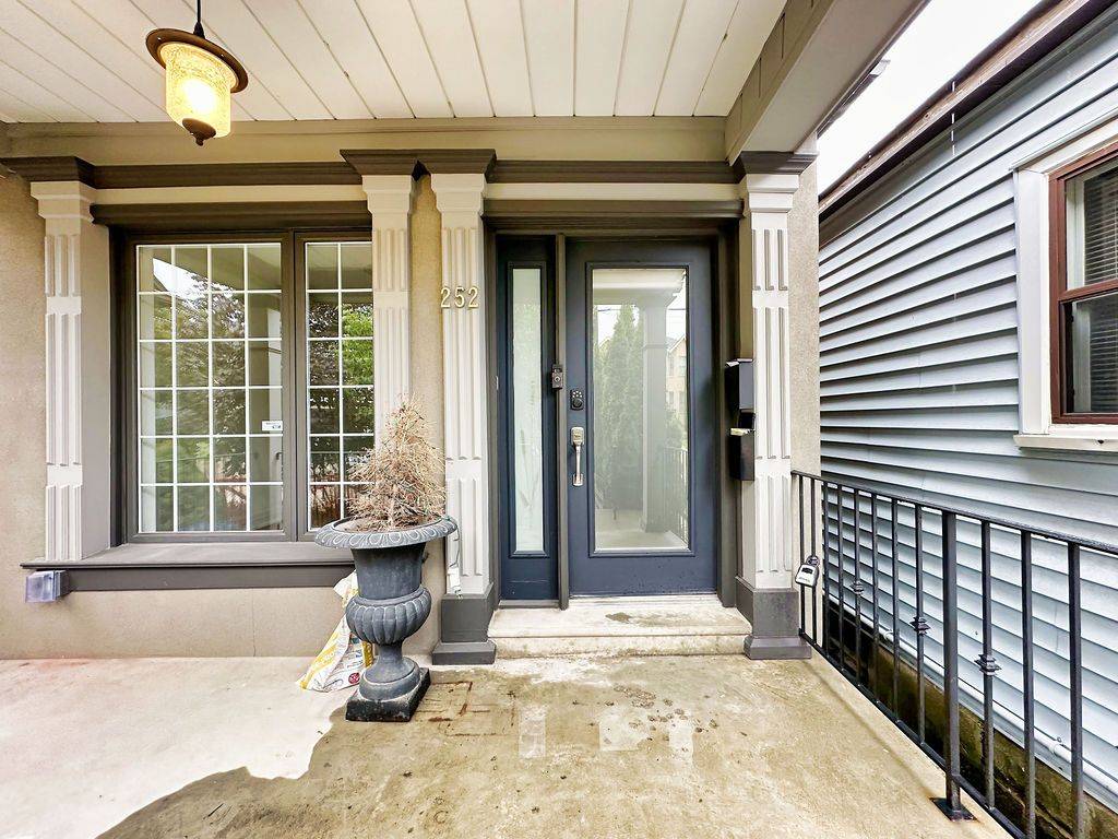 Toronto W03, ON M6E 4B6,252 Earlscourt AVE