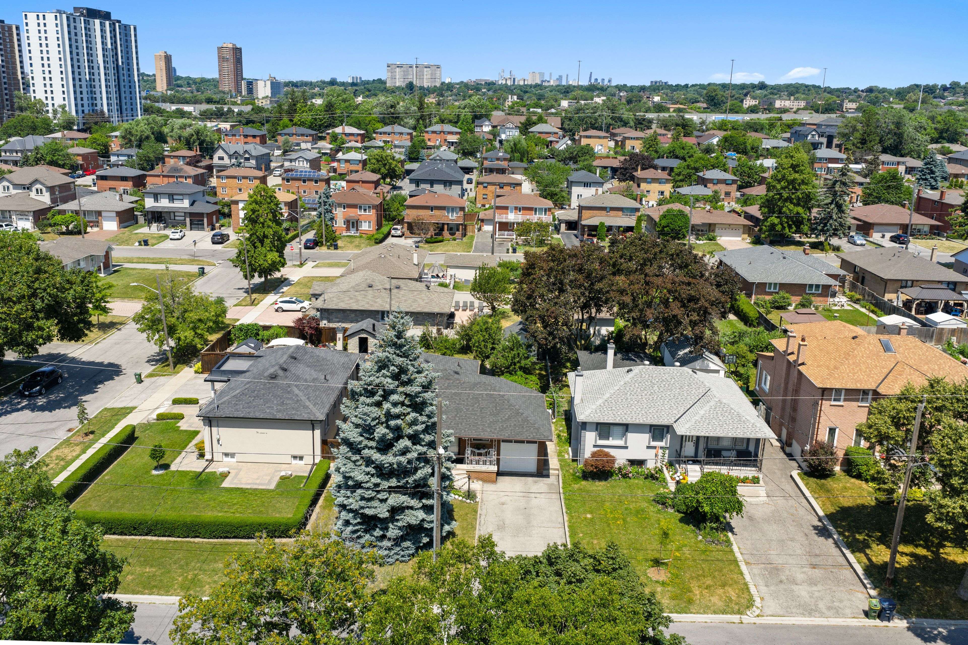 Toronto W04, ON M6L 1Z7,76 Lawnside DR