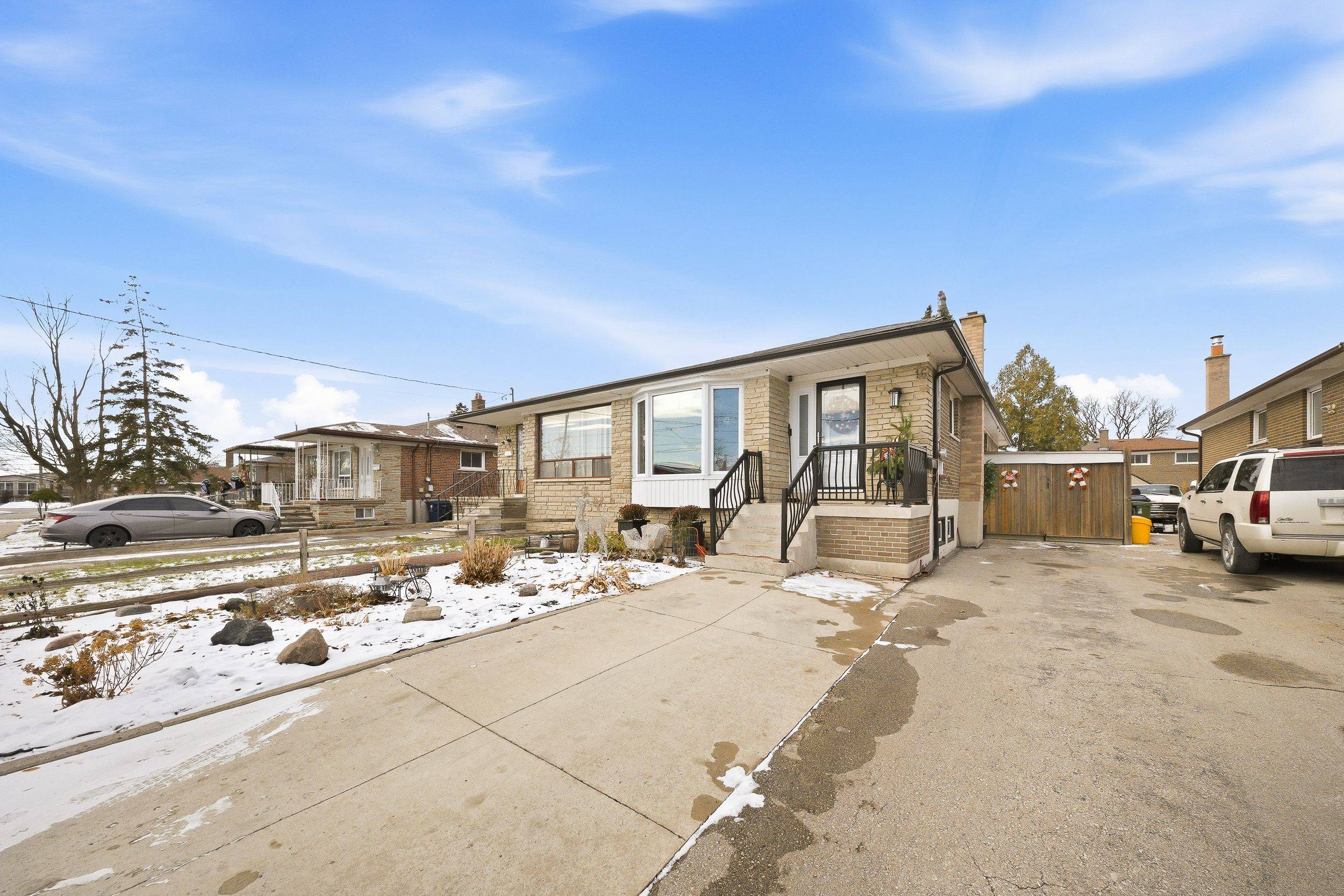 Toronto W05, ON M9L 1B2,16 Navenby CRES