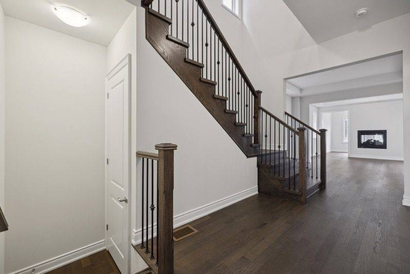 Oakville, ON L6H 7G1,1367 Wheat Boom DR