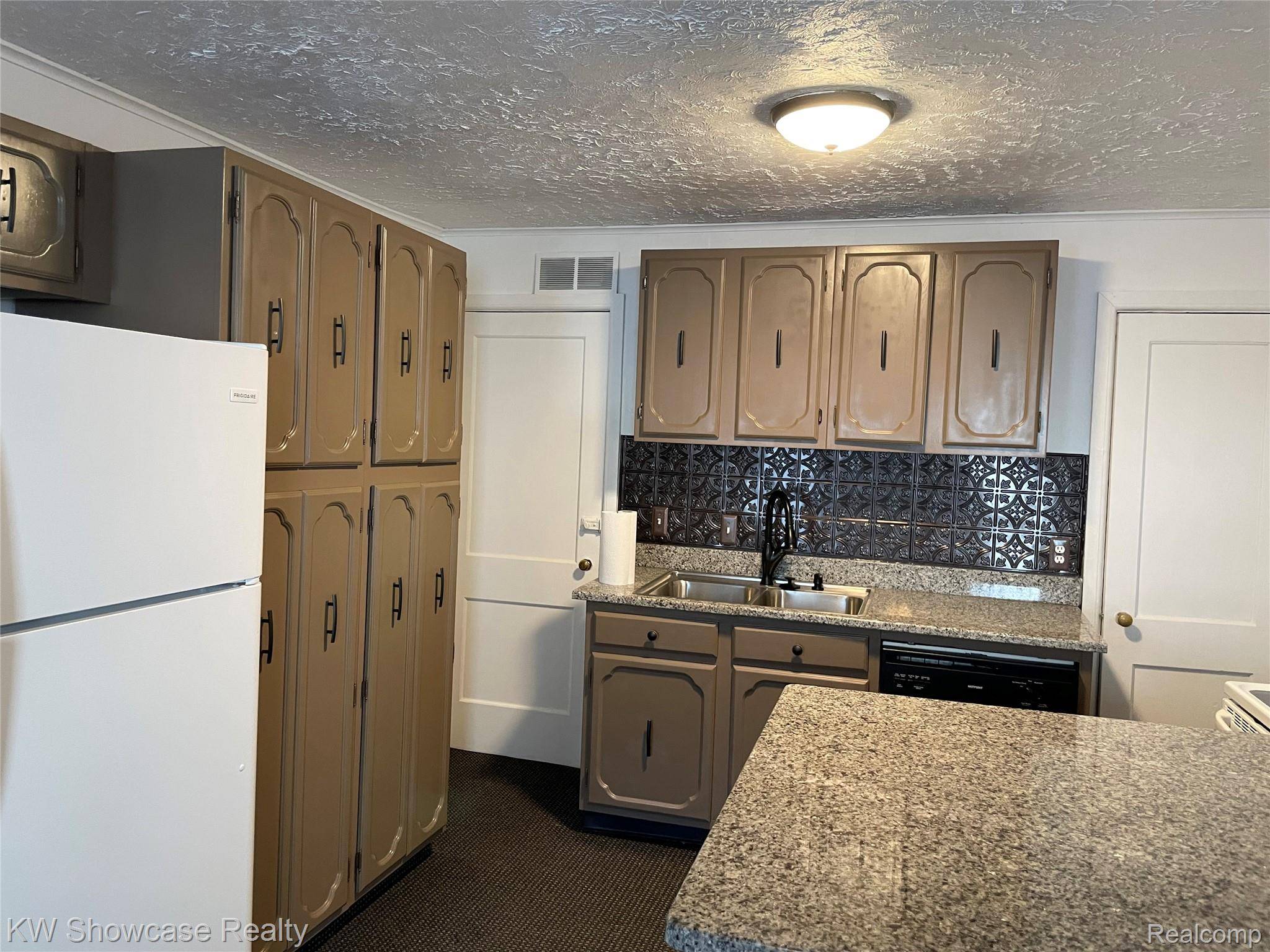 Rochester, MI 48306,4335 Territorial RD