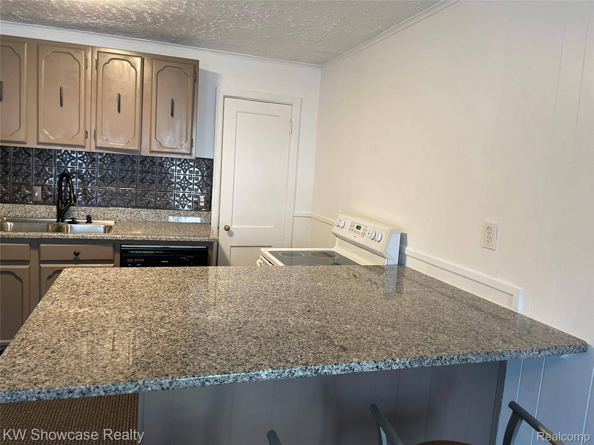 Rochester, MI 48306,4335 Territorial RD