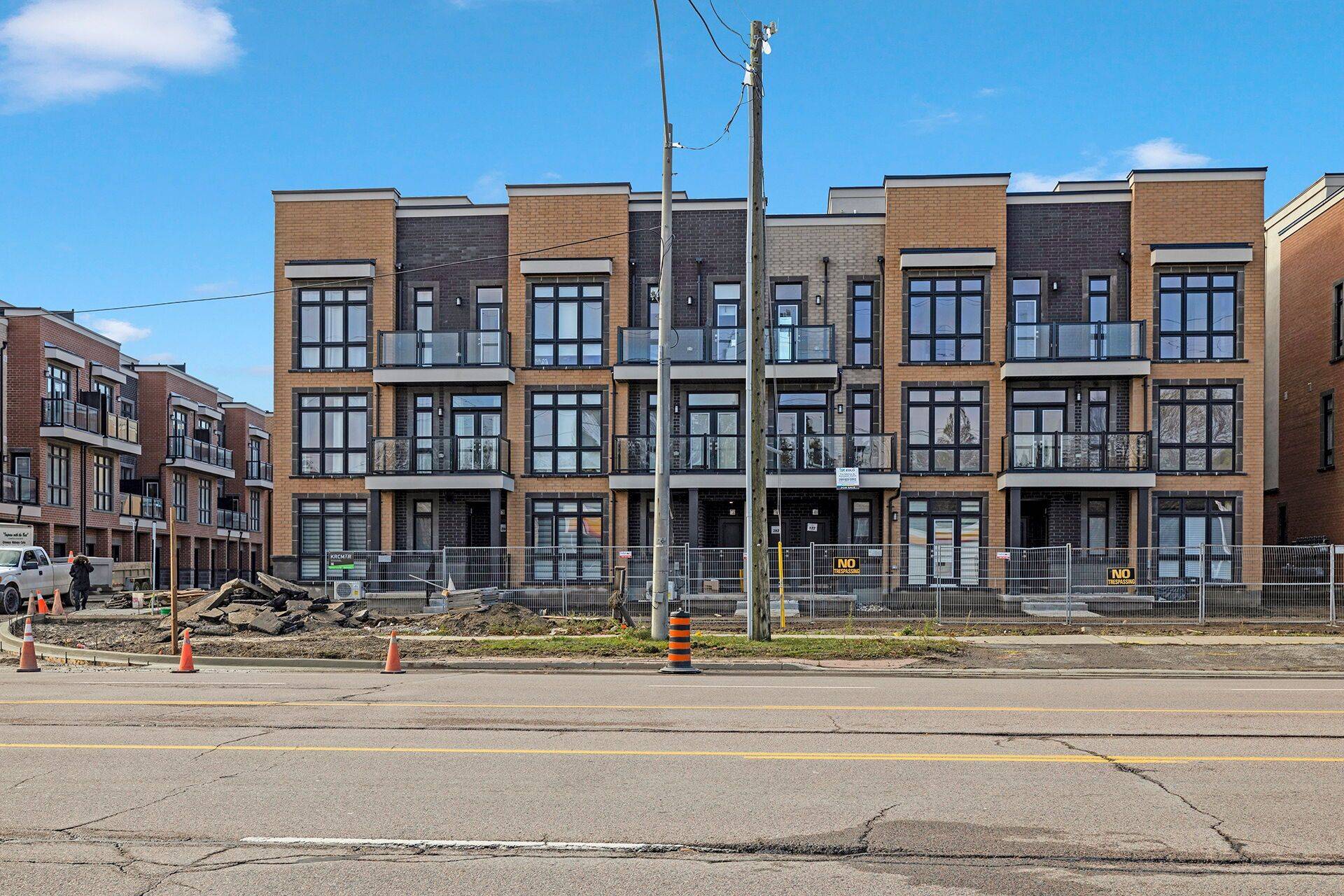 Richmond Hill, ON L4E 1J4,12860 Yonge ST #9