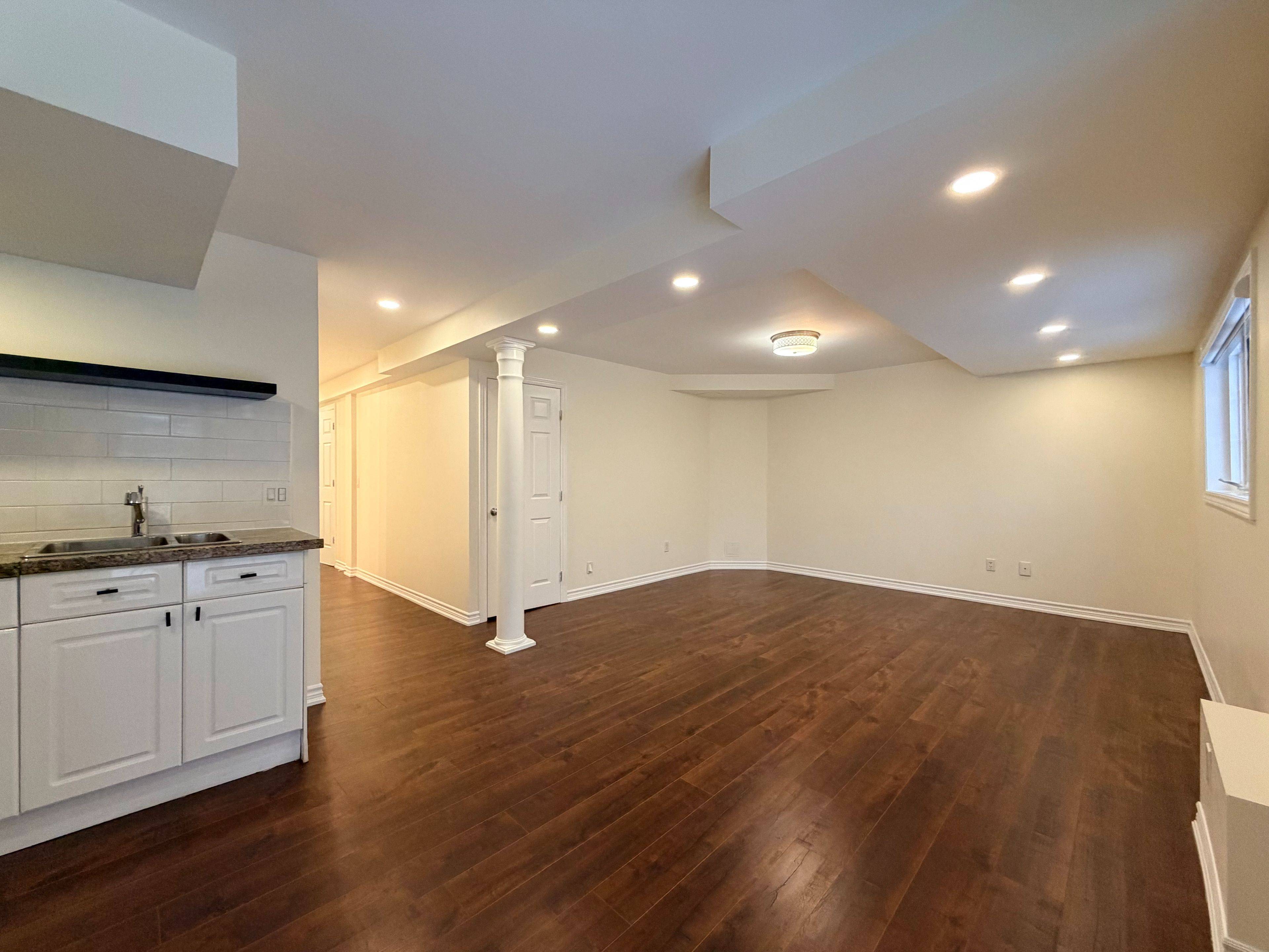 Newmarket, ON L3X 2X2,331 Spruce Grove CRES #Lower